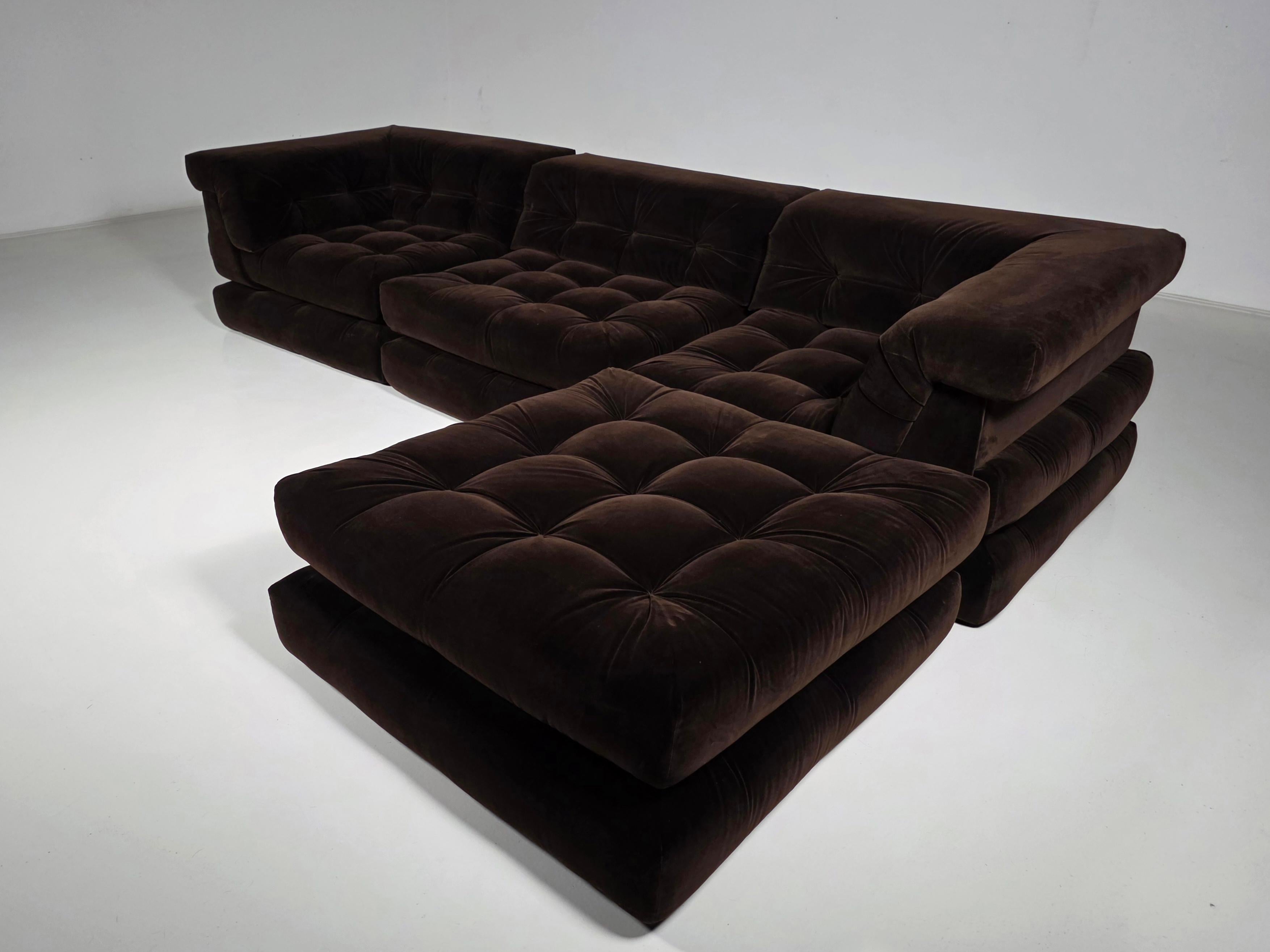 Mid-Century moderno Mah Jong sofa in dark brown cotton velvet  by Roche Bobois, France, 1970s in vendita