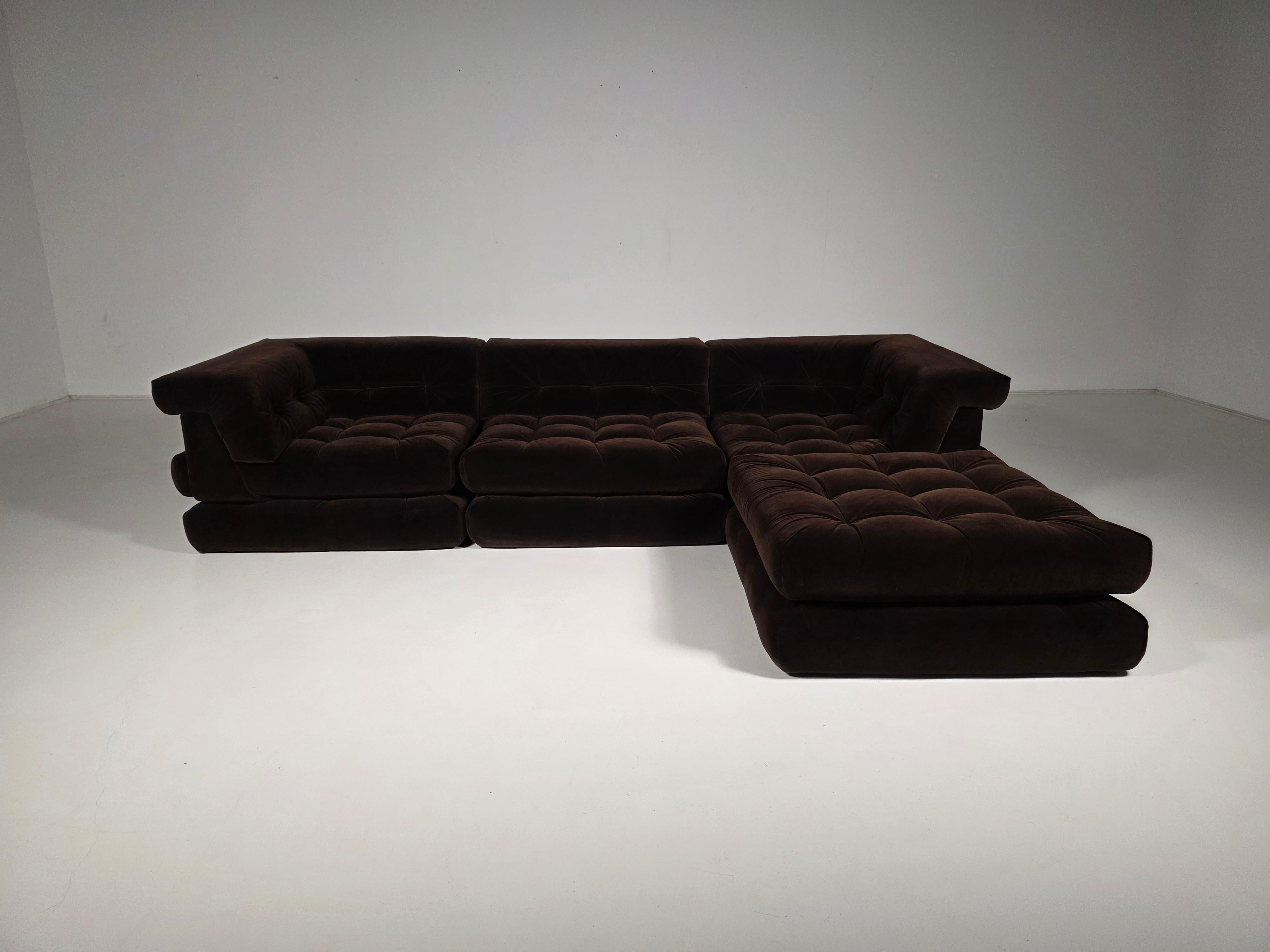 Mah Jong sofa in dark brown cotton velvet  by Roche Bobois, France, 1970s In condizioni ottime in vendita a amstelveen, NL