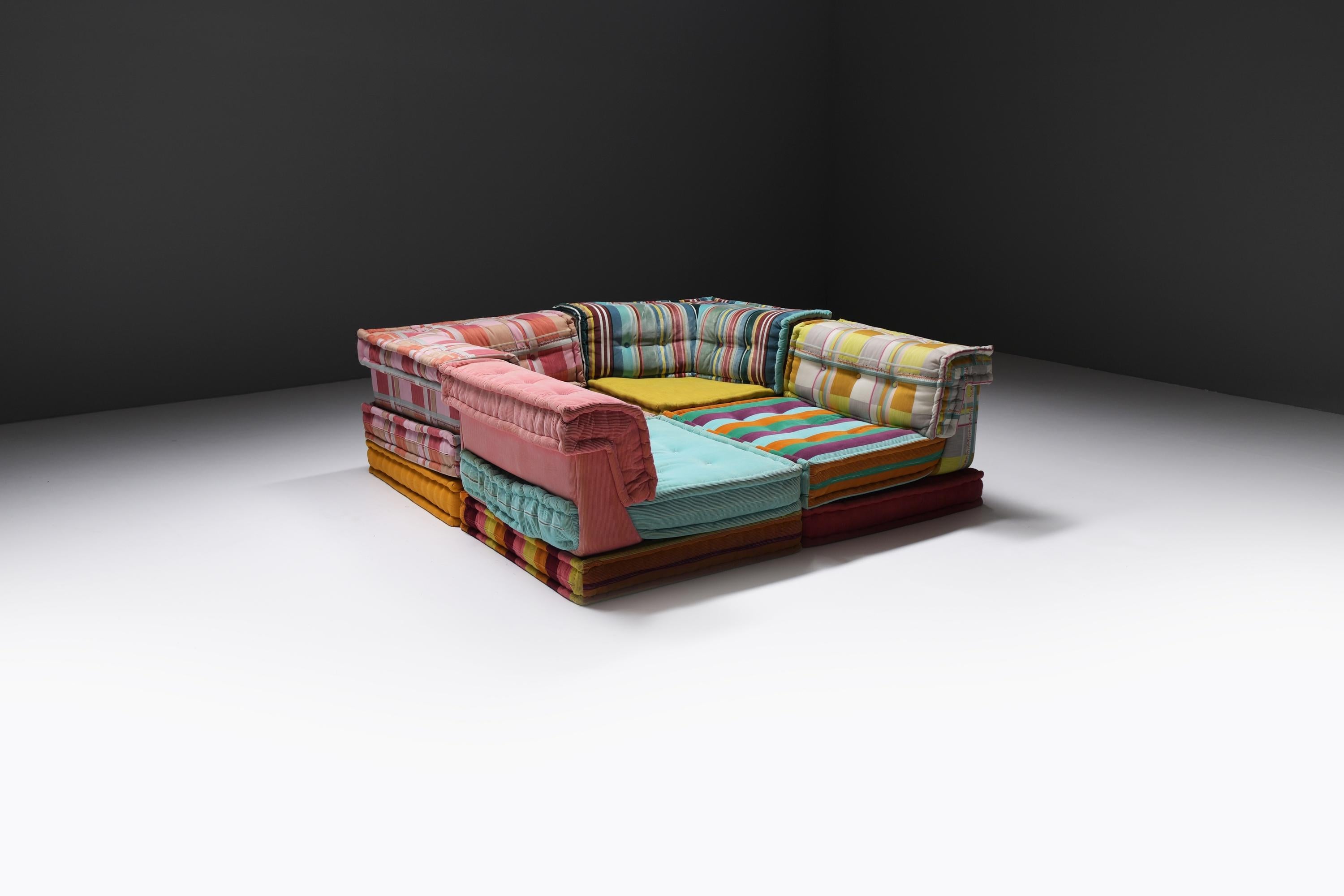 Mid-Century Modern Mah Jong sofa in ‘Kenzo Takada’ fabric by Hans Hopfer for Roche Bobois France For Sale
