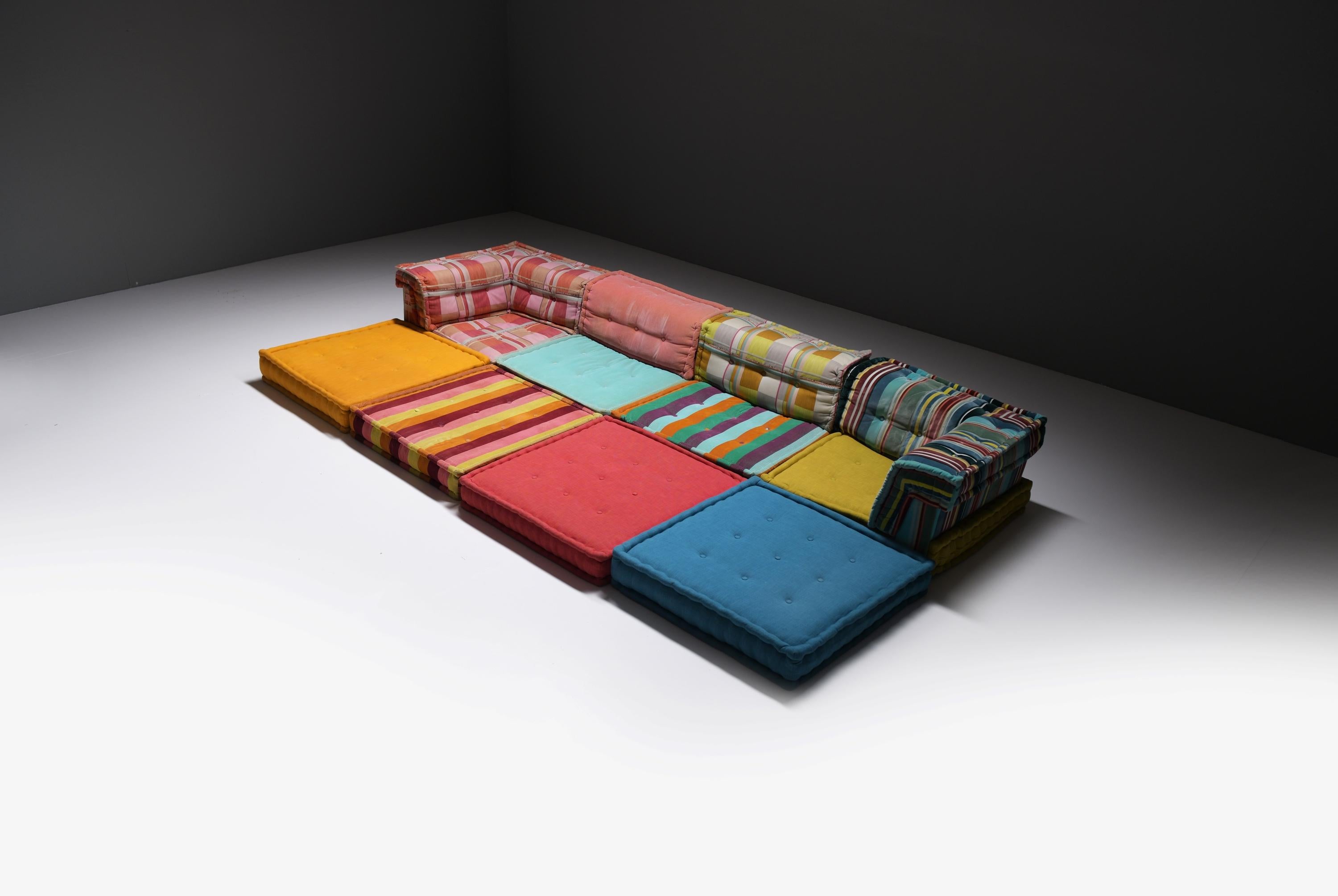 French Mah Jong sofa in ‘Kenzo Takada’ fabric by Hans Hopfer for Roche Bobois France For Sale