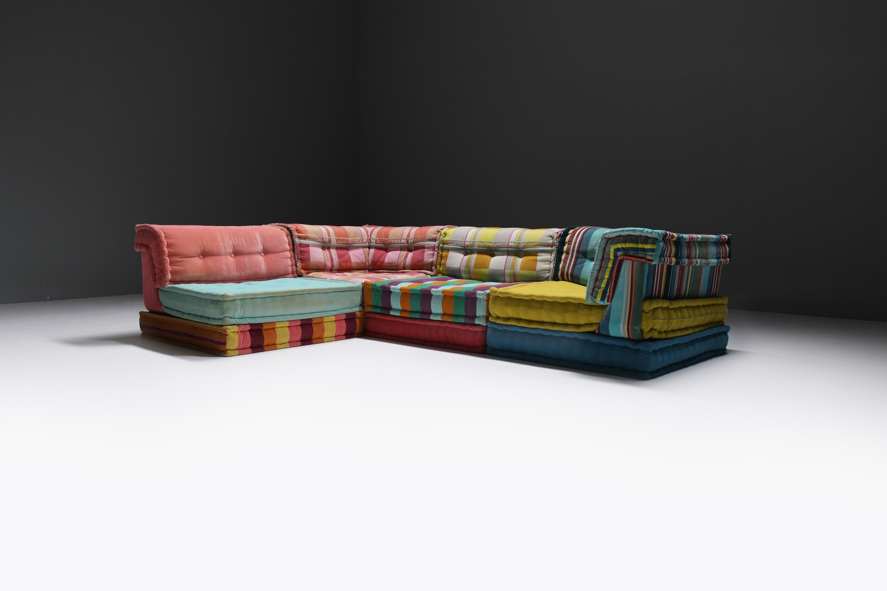 20th Century Mah Jong sofa in ‘Kenzo Takada’ fabric by Hans Hopfer for Roche Bobois France For Sale