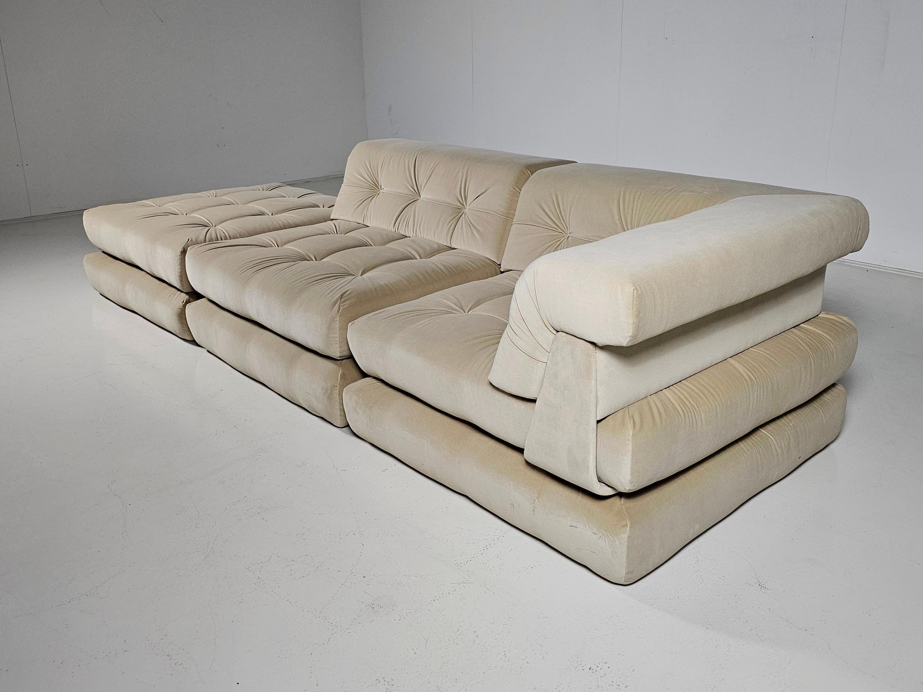 Mid-Century Modern Canapé Mah Jong en lin, velours de coton par Roche Bobois, France, 1970 en vente