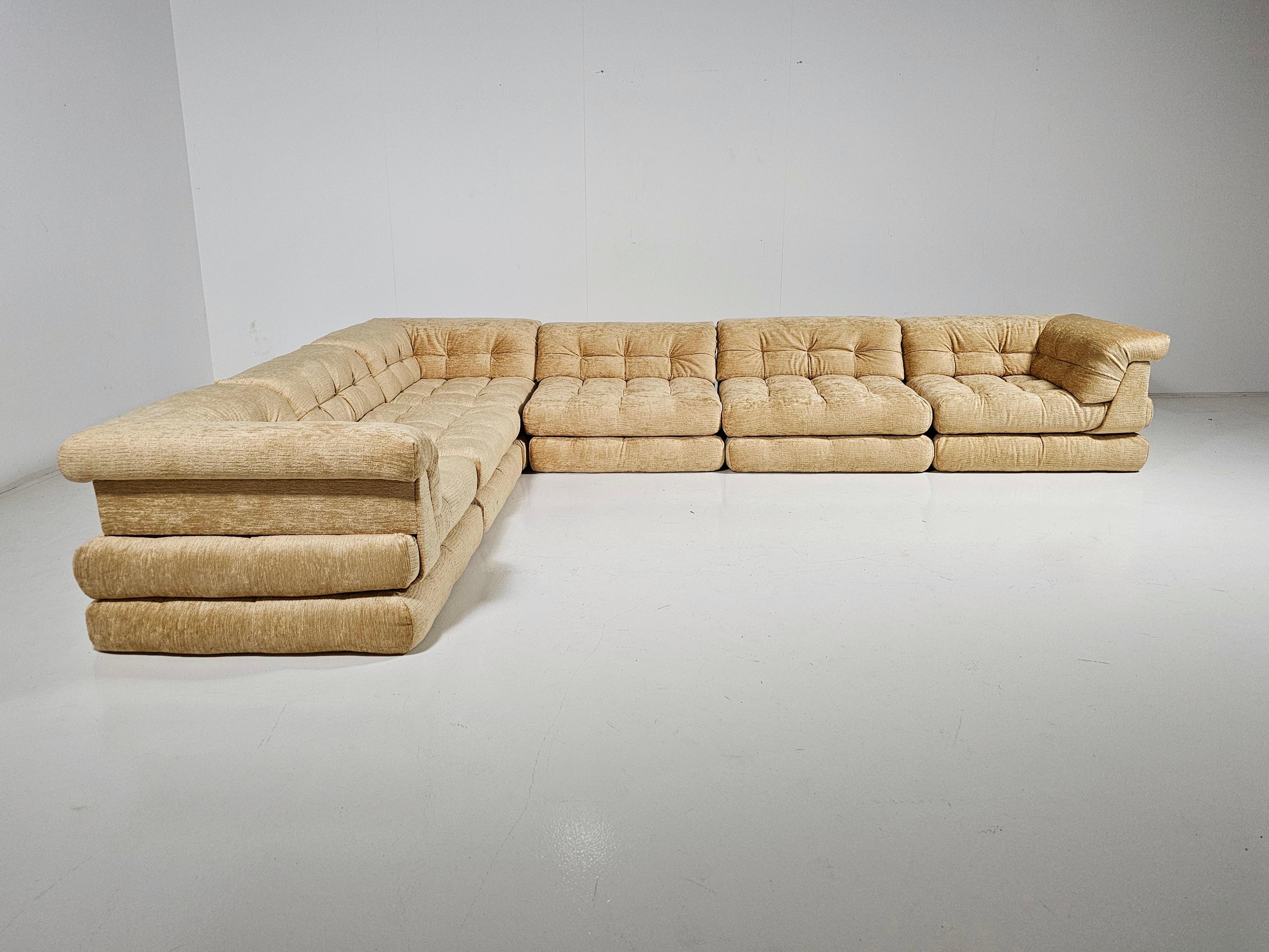 Roche Bobois Mah Jong sofa,  Hans Hopfer, chenille fabric.

1st edition reupholstered Mah Jong modular sofa set by Hans Hopfer, designed in 1971 for Roche Bobois. It features multiple cushions that can be arranged in an endless number of ways, This