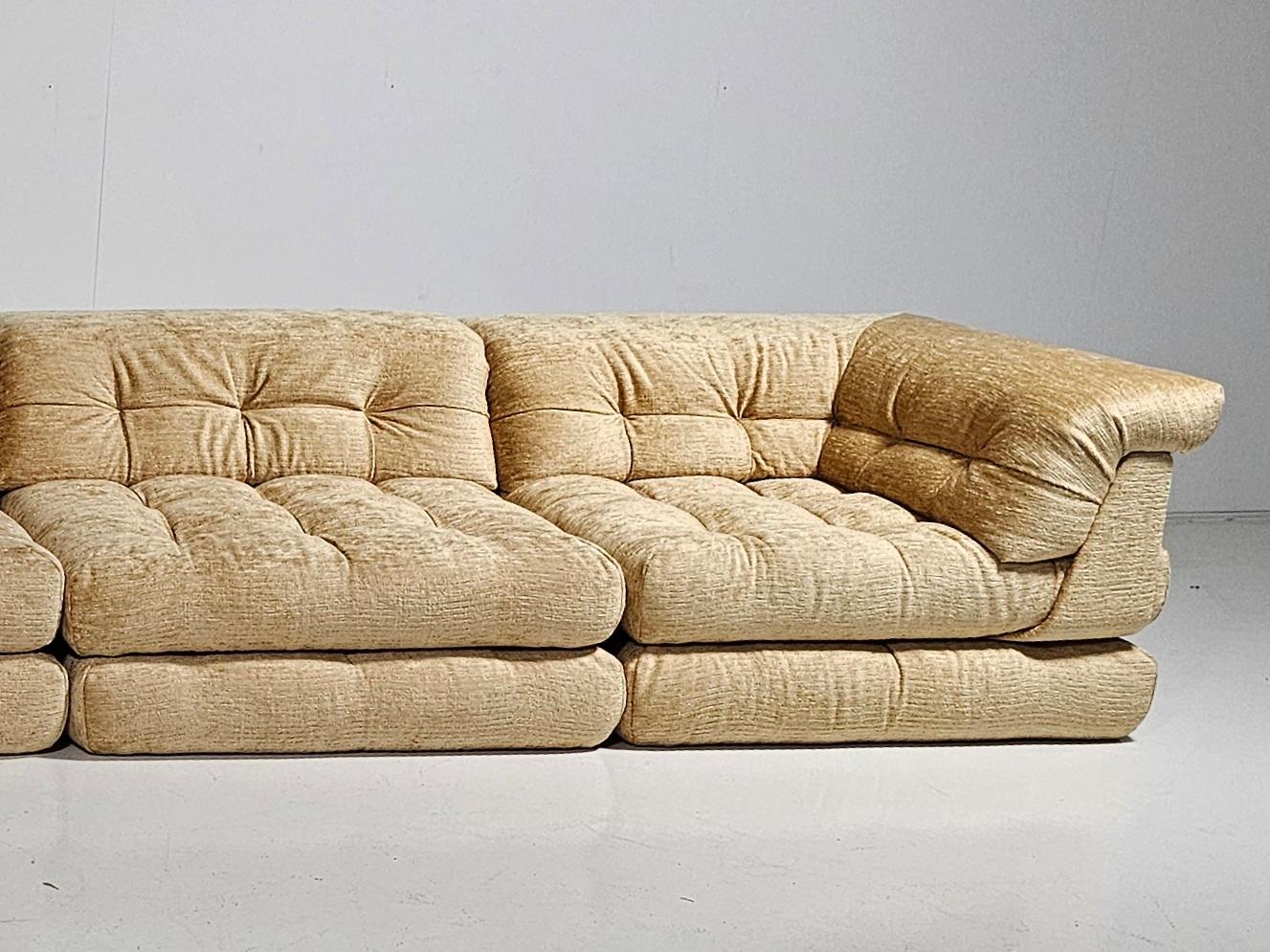 maj jong sofa