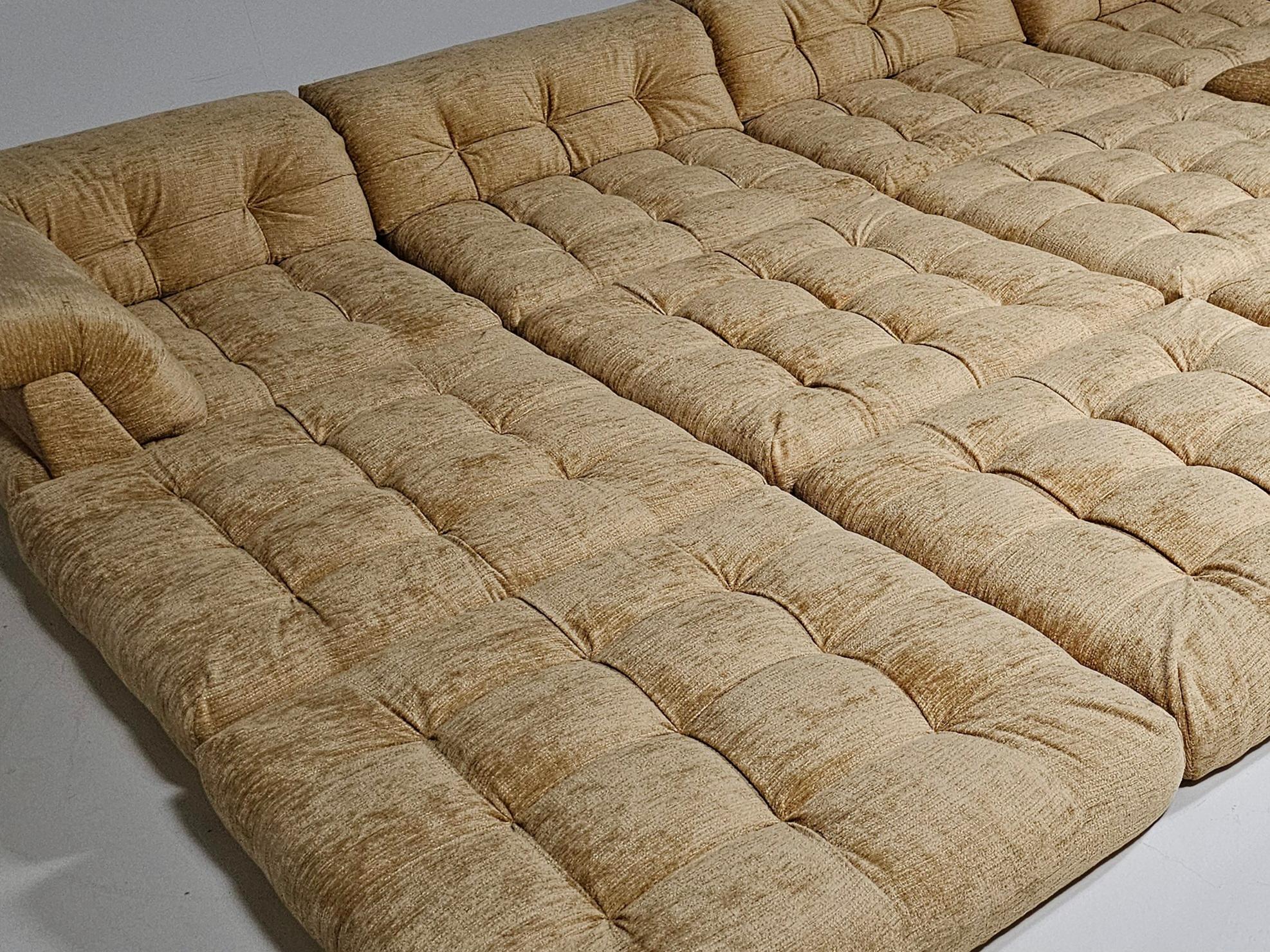 Late 20th Century Mah Jong sofa in chenille fabric  by Hans Hopfer, Roche Bobois, France, 1970s