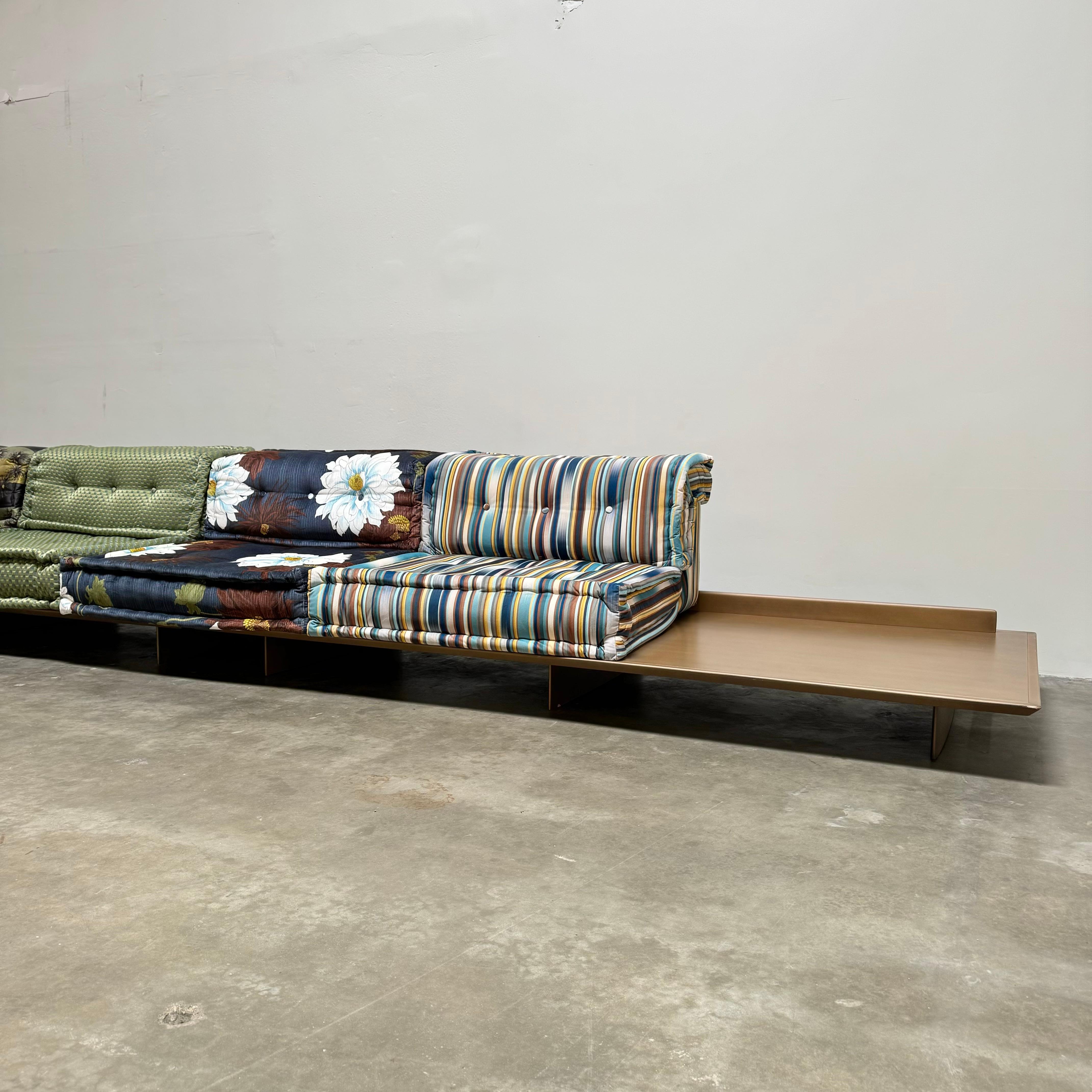 Canapé Mah Jong avec plateformes en tissus Kenzo de Roche Bobois 4