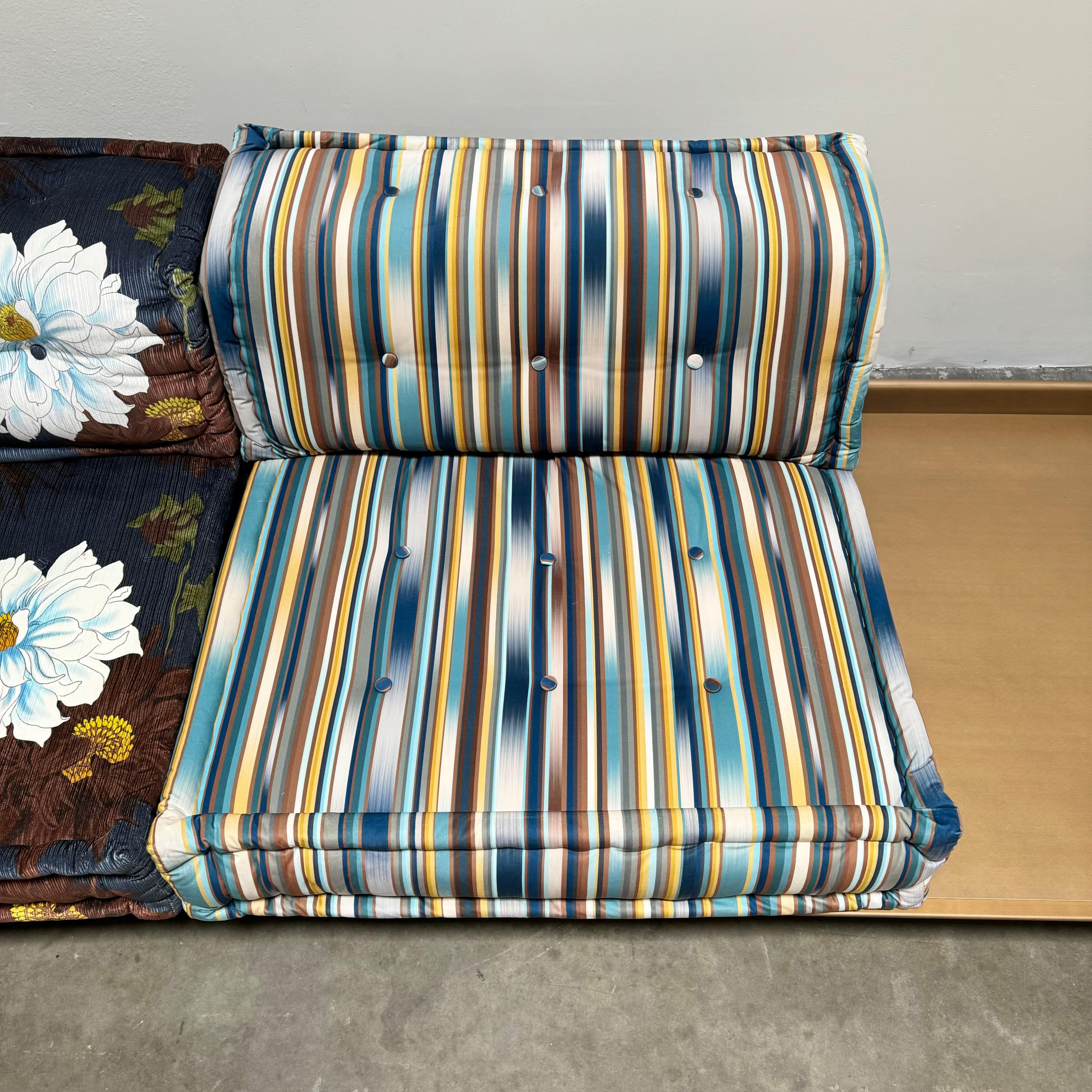 Canapé Mah Jong avec plateformes en tissus Kenzo de Roche Bobois 6