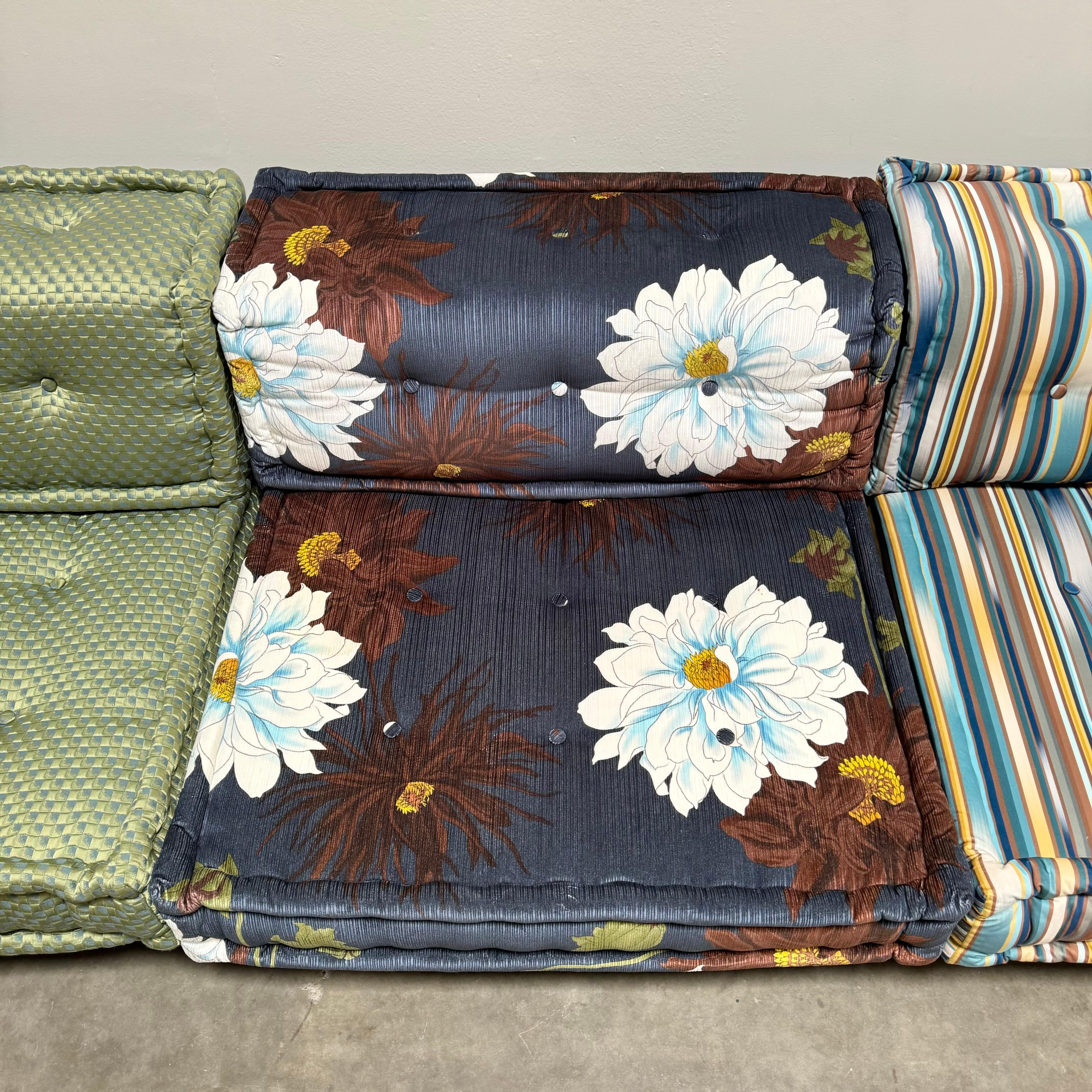 Canapé Mah Jong avec plateformes en tissus Kenzo de Roche Bobois 11