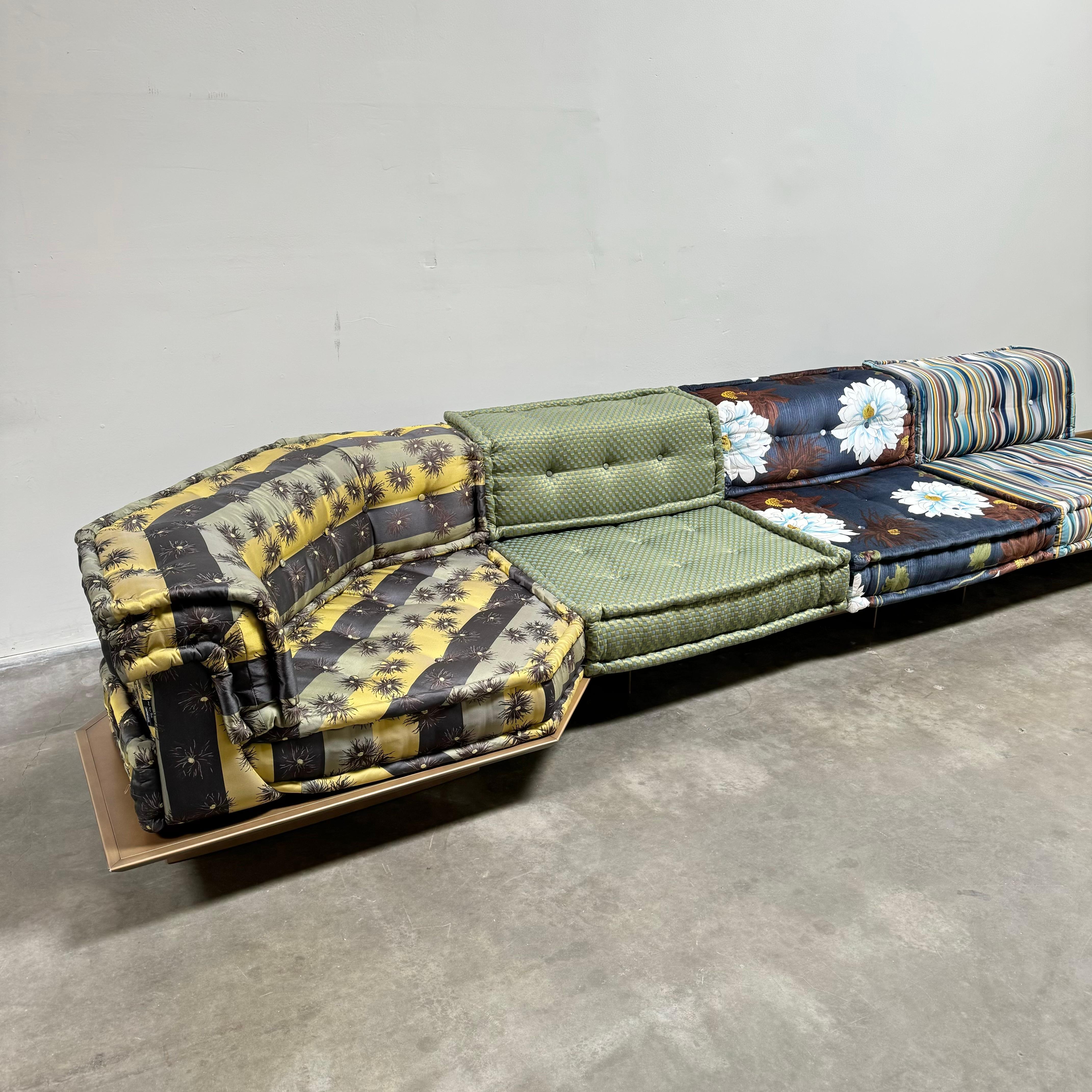 Canapé Mah Jong avec plateformes en tissus Kenzo de Roche Bobois Bon état à Gardena, CA