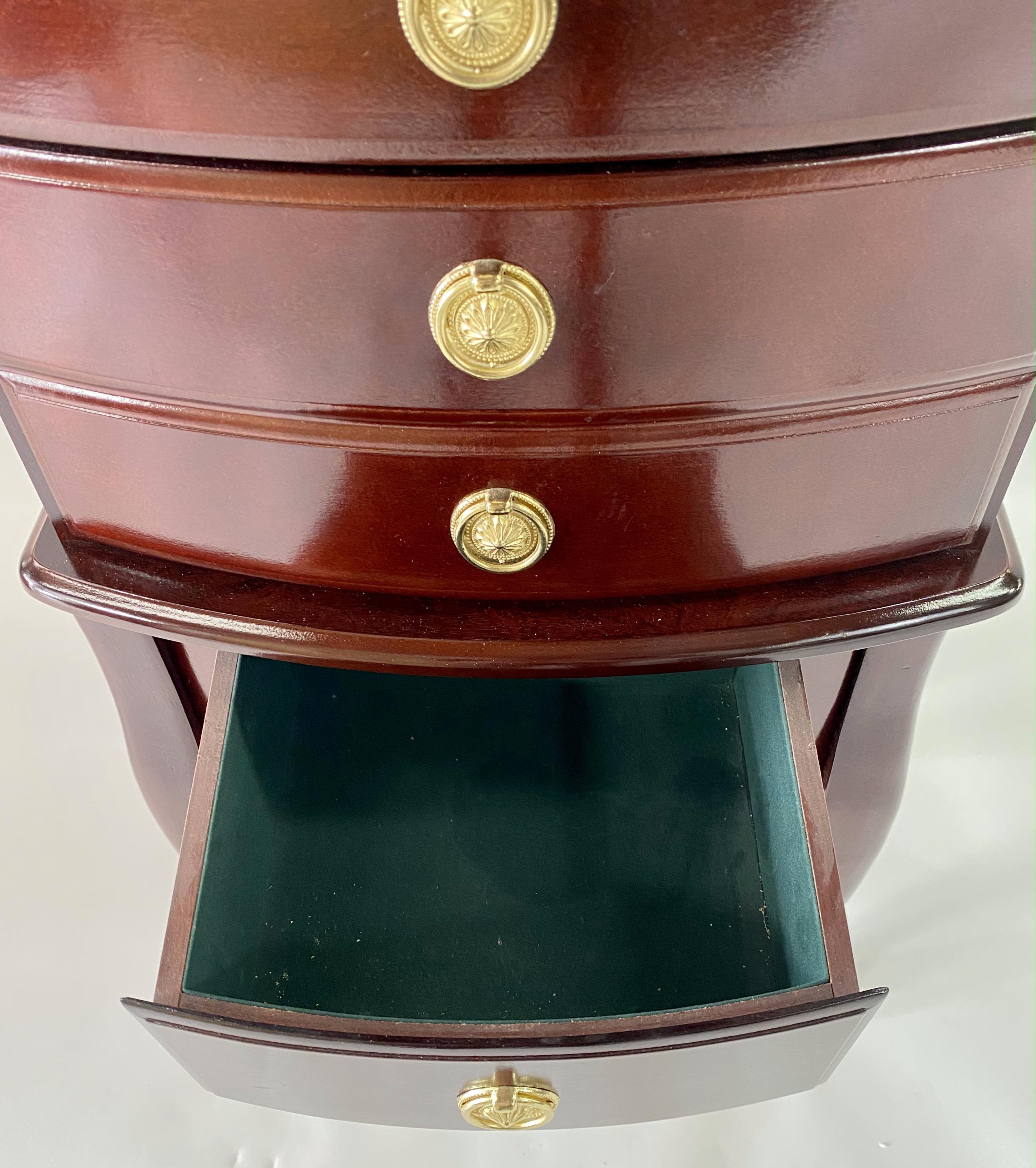 Mahagony Flatware Chest End Table by Thomas Pacconi In Good Condition For Sale In Plainview, NY