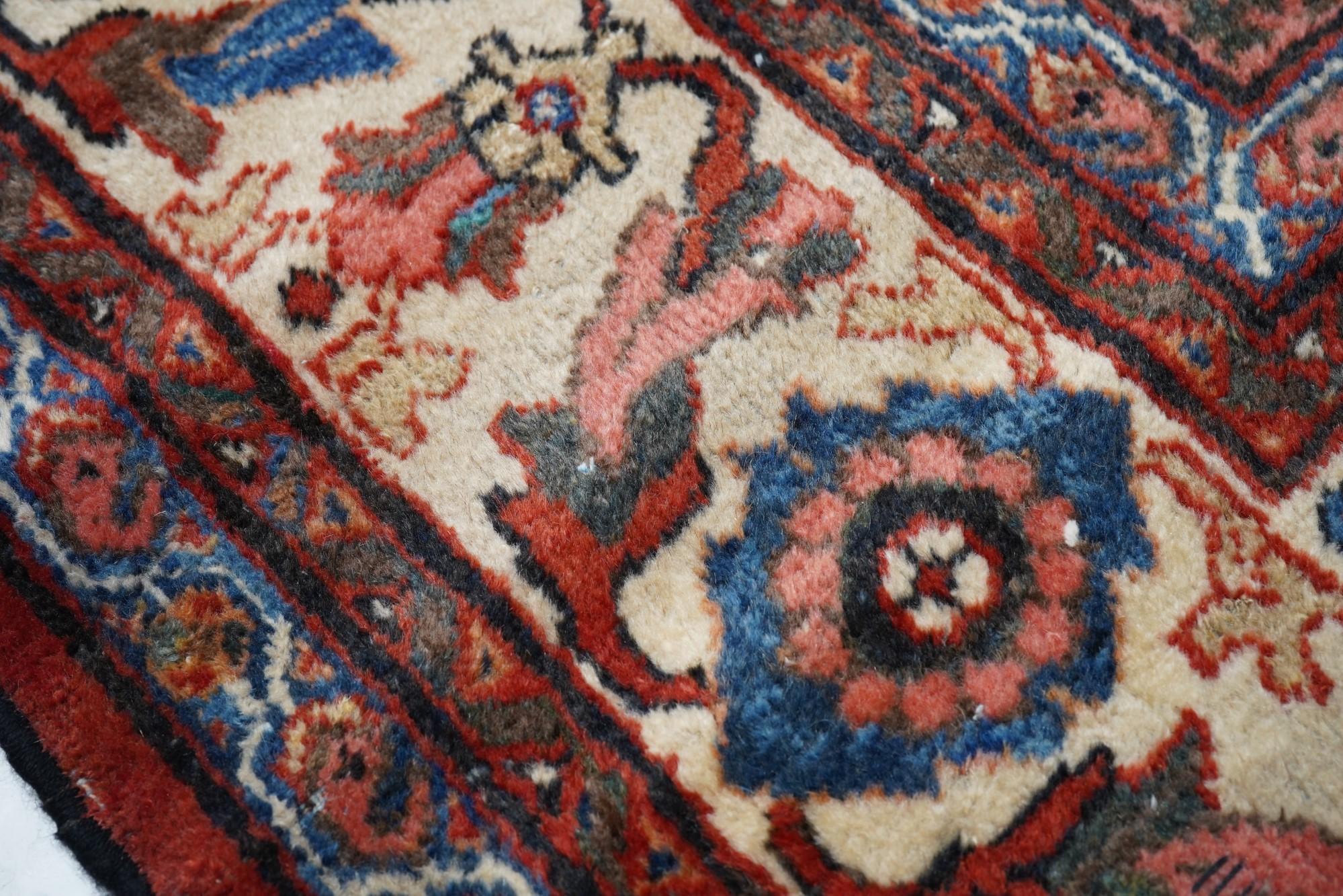 Mahal Rug In Excellent Condition For Sale In New York, NY