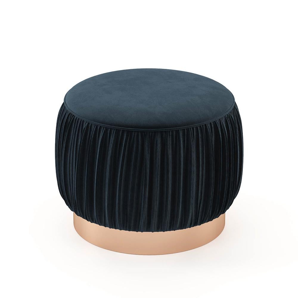 Stool Mahalian medium upholstered and covered with
high quality deep blue fabric. With pleated fabric. Base
in polished stainless steel in copper finish.
Also available with other fabric color and base in different
finishing on request.