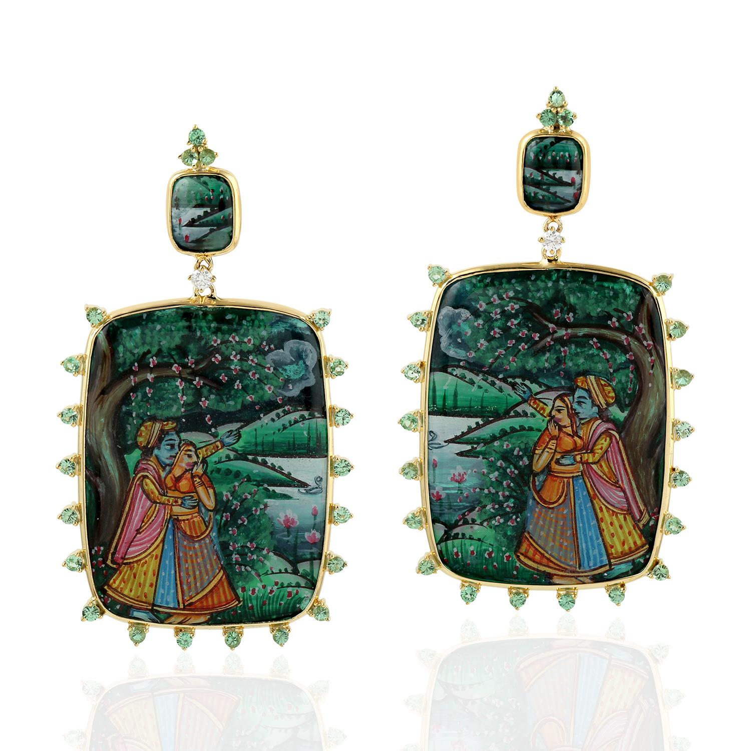 Taille mixte Boucles d'oreilles Maharaja en or 18 carats, émail et tsavorite, peintes à la main, avec diamants en vente
