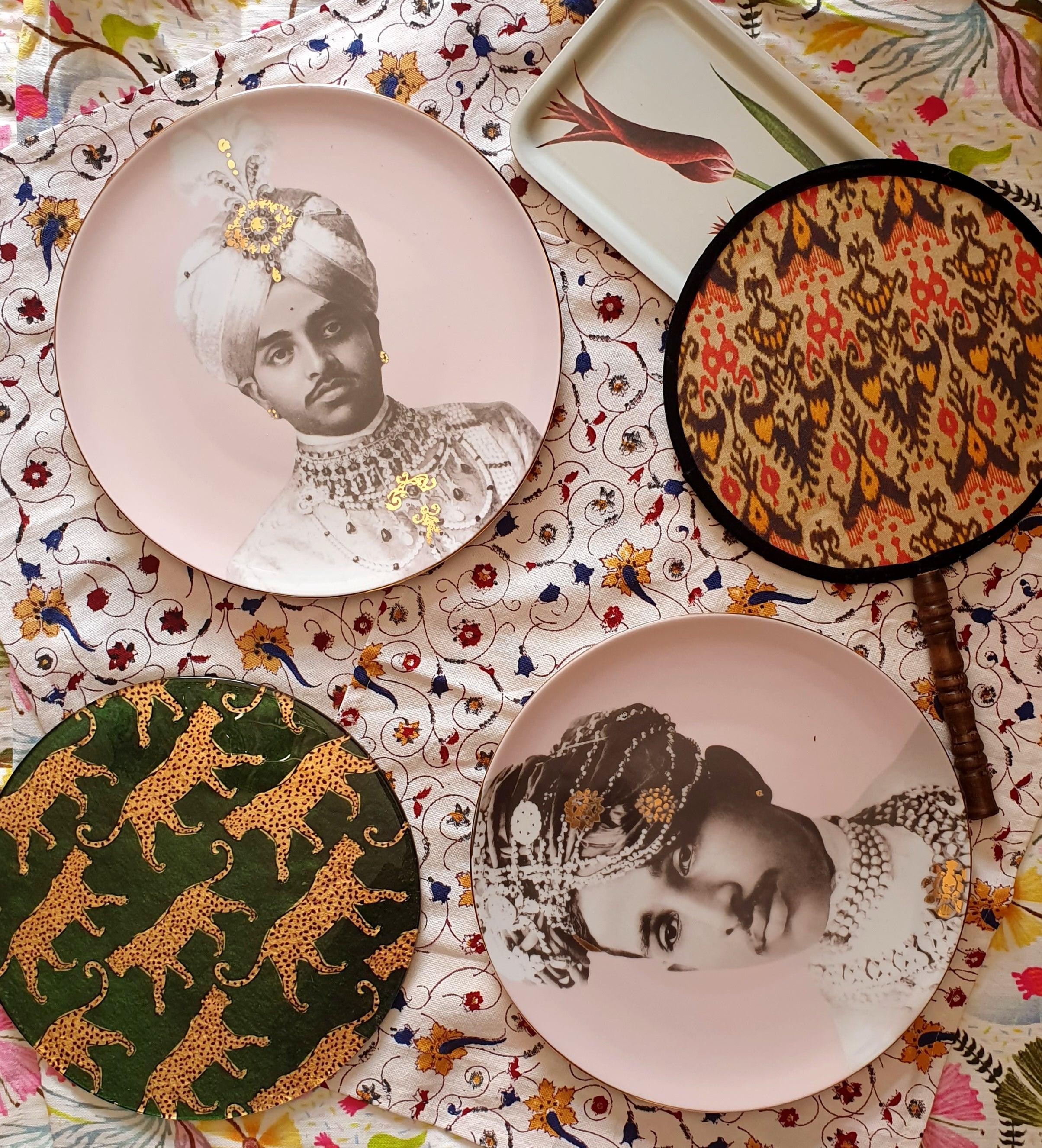 'The Silk Road' is a project that gives homage to this legendary route that during centuries has meant exoticism and travels. These line of porcelain dinner plate dedicated to India is the first part of this project and brings to us the portraits of