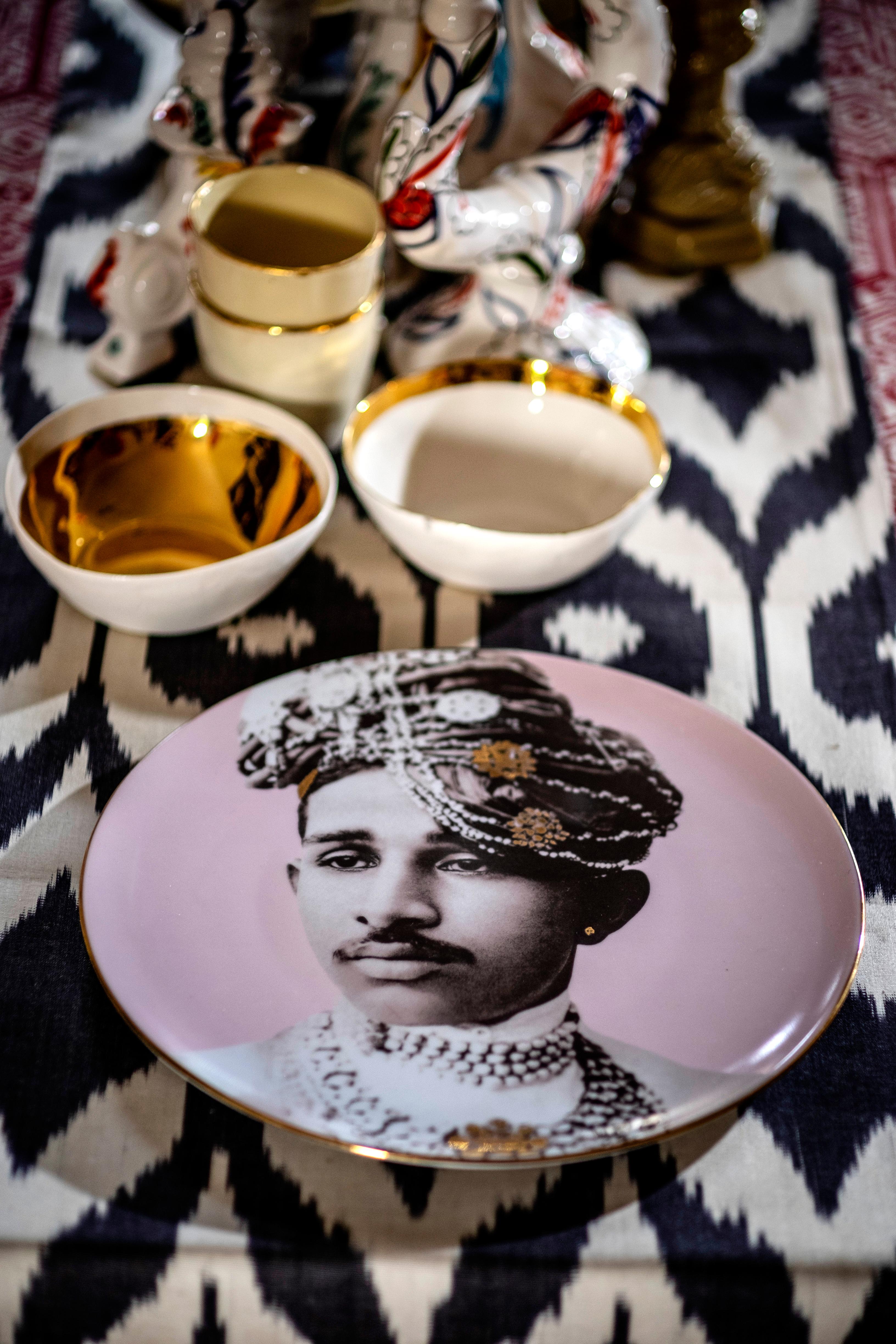 Italian Maharaja Porcelain Dinner Plate by Vito Nesta for Les-Ottomans Part 4