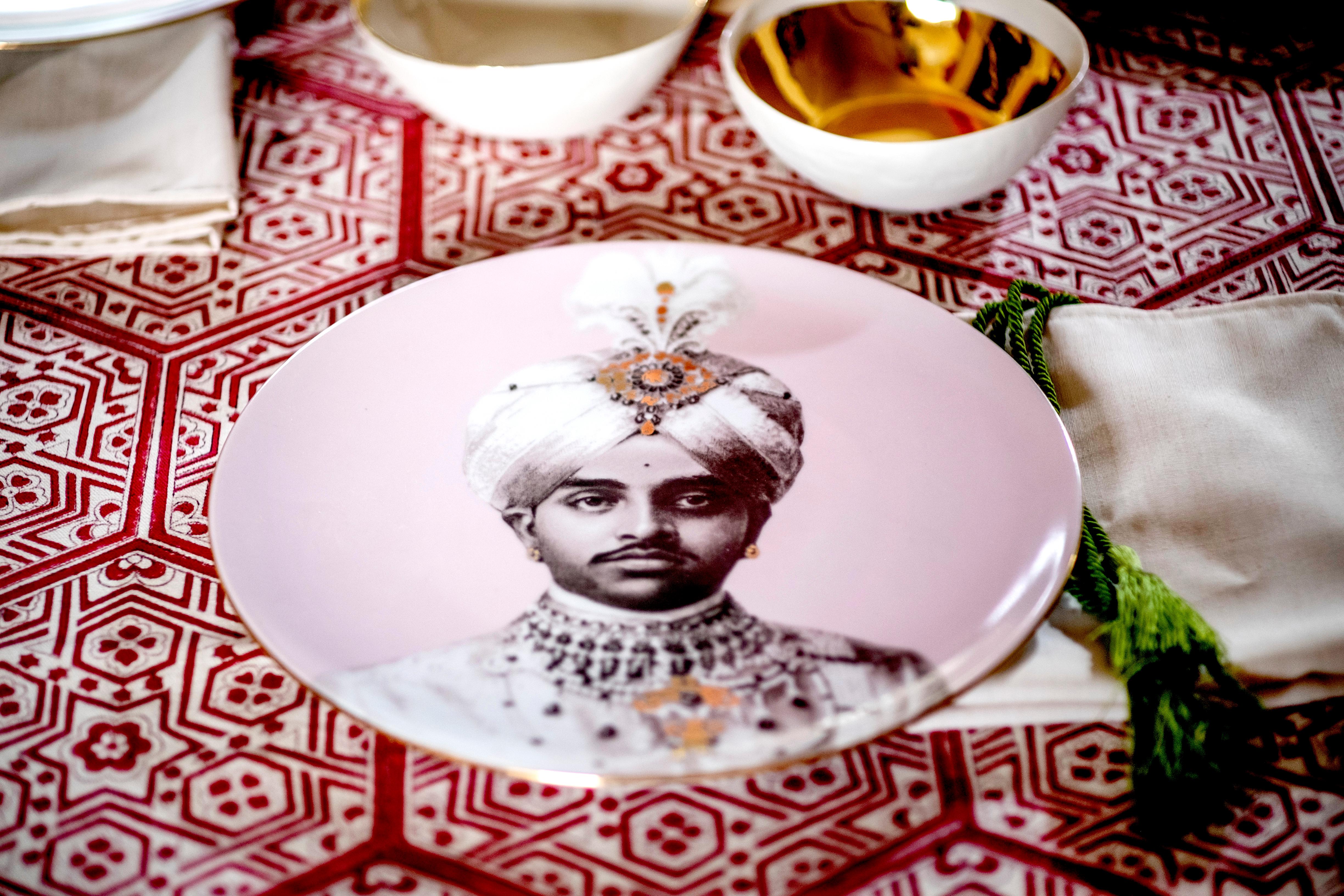 Other Maharaja Porcelain Dinner Plate by Vito Nesta for Les-Ottomans Part 6