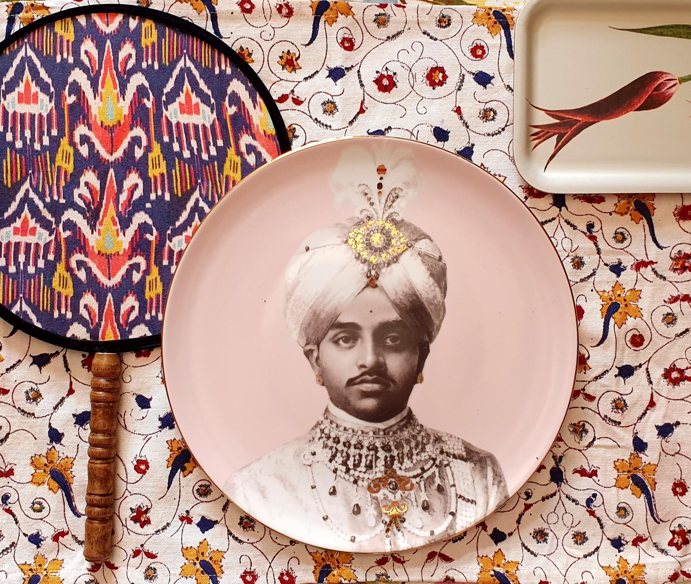 'The Silk Road' is a project that gives hommage to this legendary route that during centuries has meant exositism and travels. These line of porcelain dinner plate dedicated to India is the first part of this project and brings to us the portraits