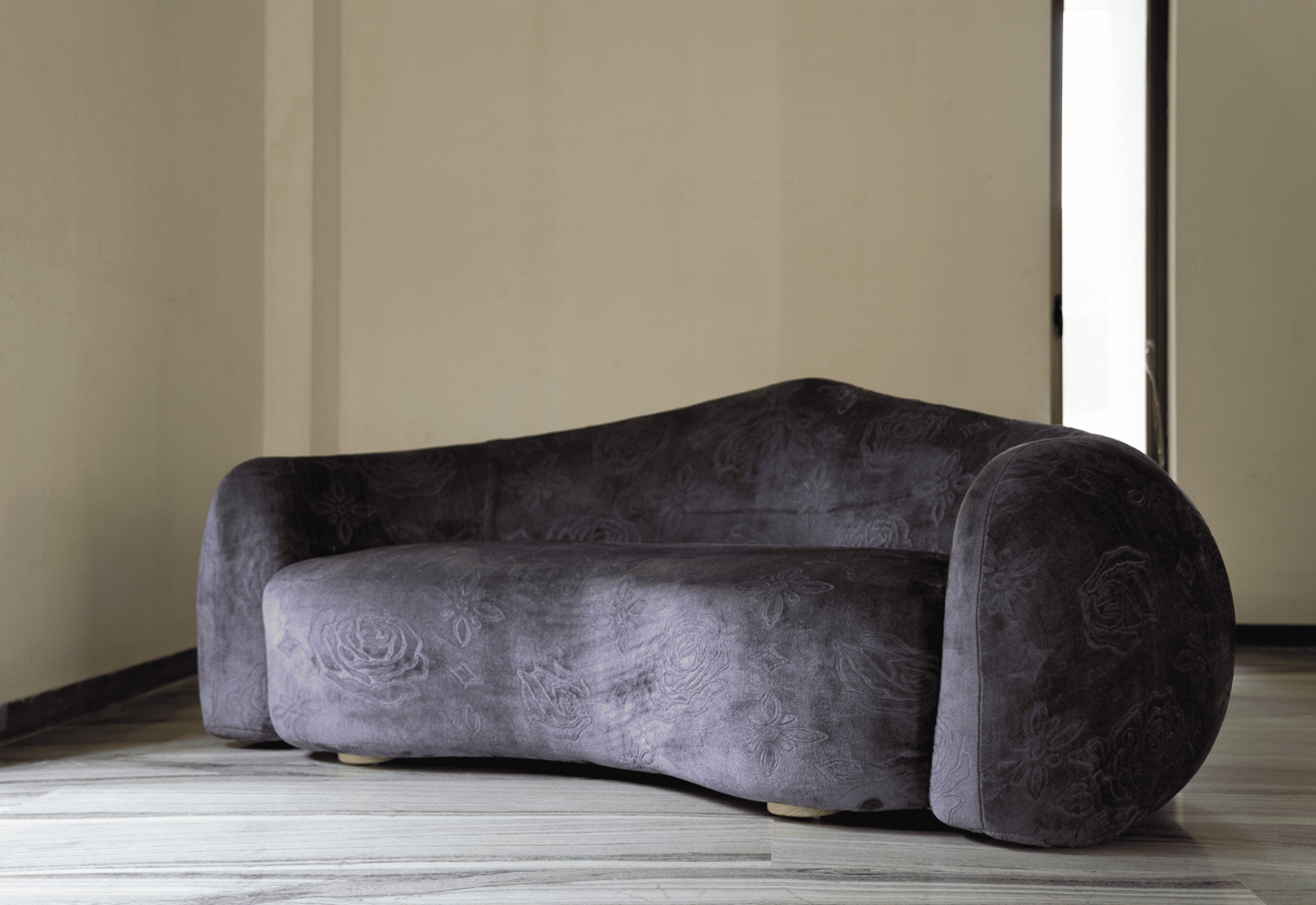 Maharaja Sofa by Kunaal Kyhaan In New Condition For Sale In Pune, IN