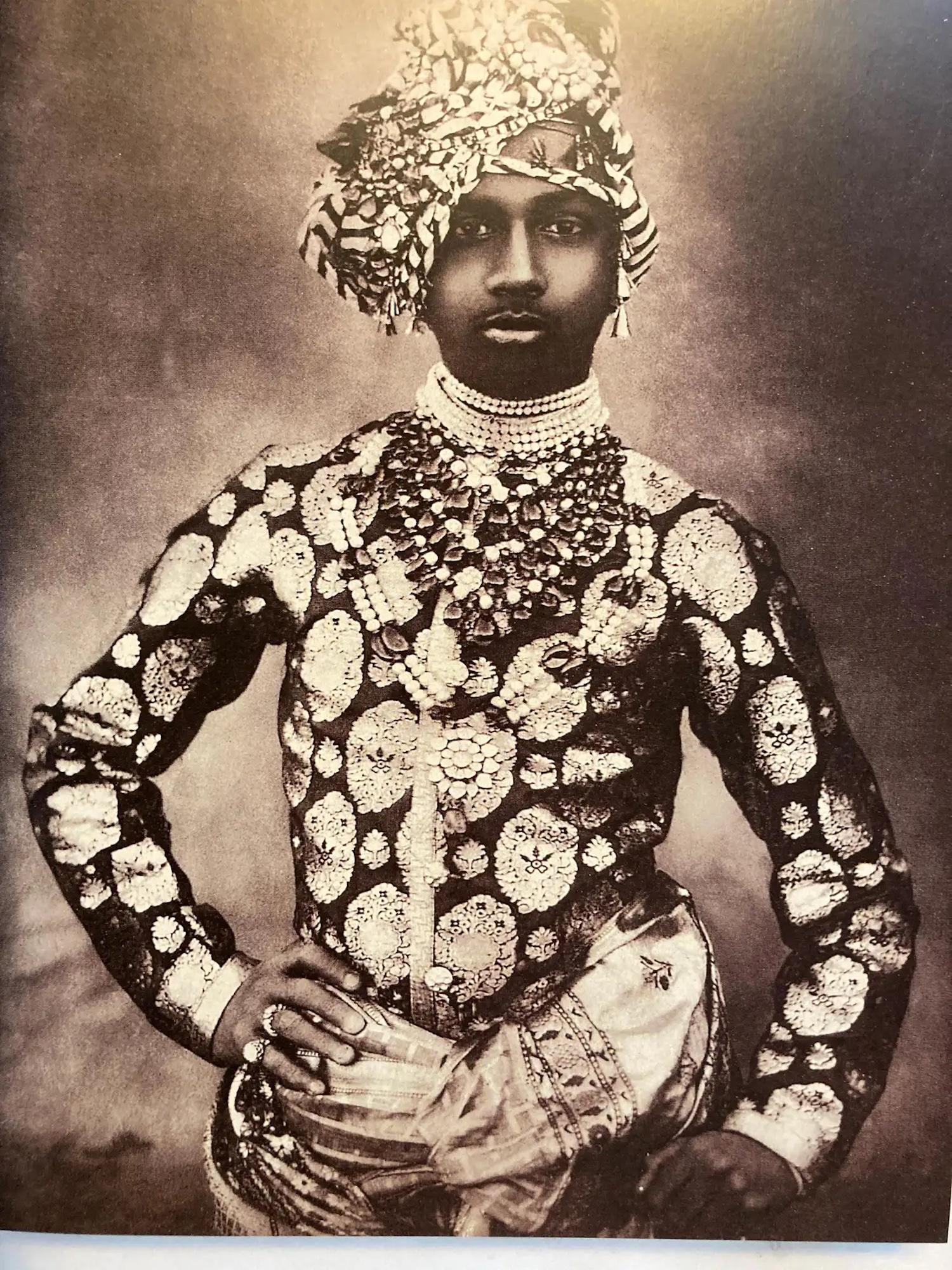 Livre « Maharaja's Jewels Table Book » (Les bijoux du Maharaja) de Katherine Prior, Assouline en vente 7
