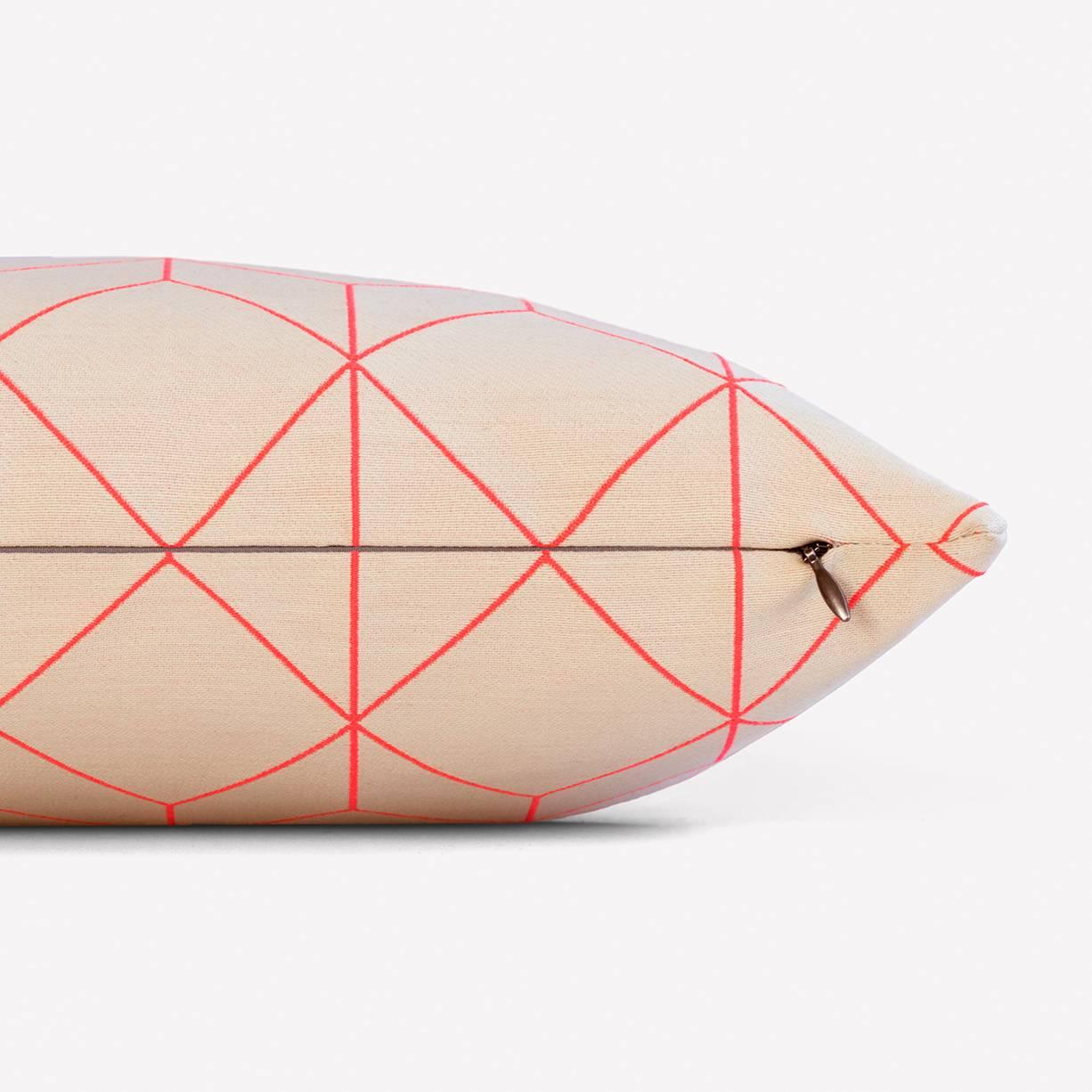 Maharam Pillow
Bright Cube by Scholten & Baijings
002 Coral

Bright grid, bright angle, and bright cube are second in a series of products designed by Scholten & Baijings in collaboration with Maharam. Drawing upon Scholten & Baijings' distinct