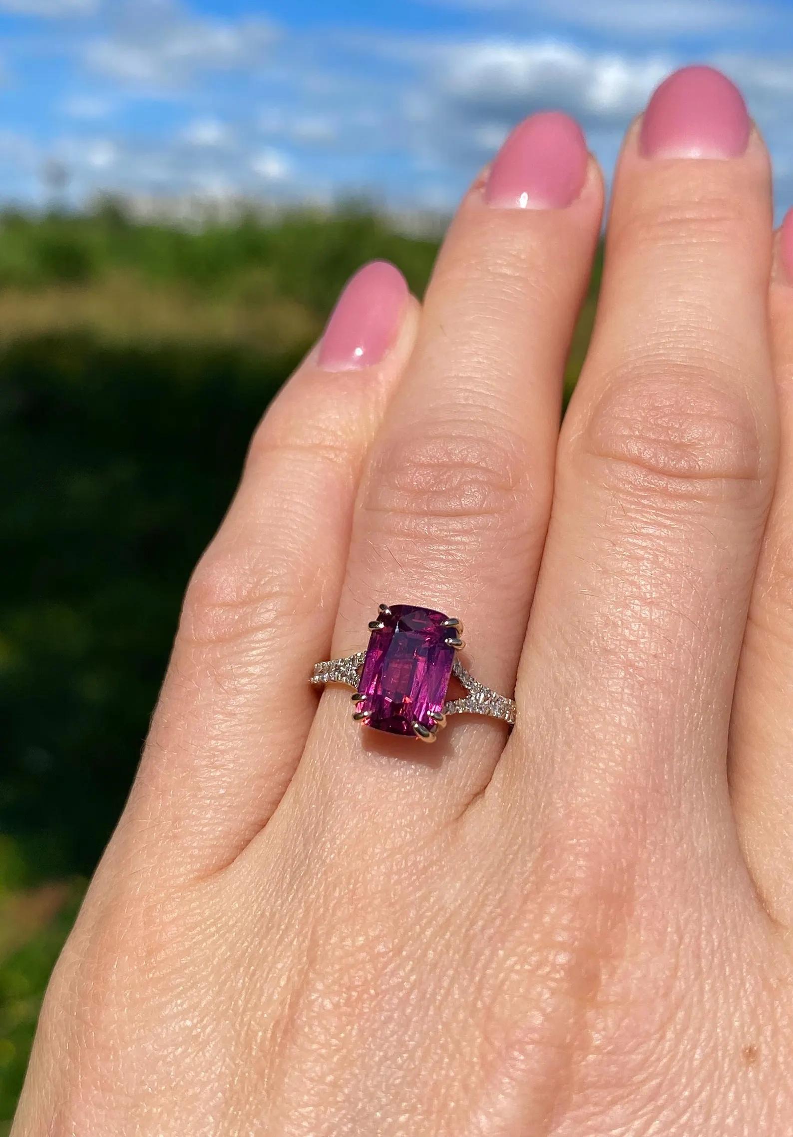 Bague en or rose massif 18 carats, Spinelle de Nature 4.05Ct., Diamants en vente 5