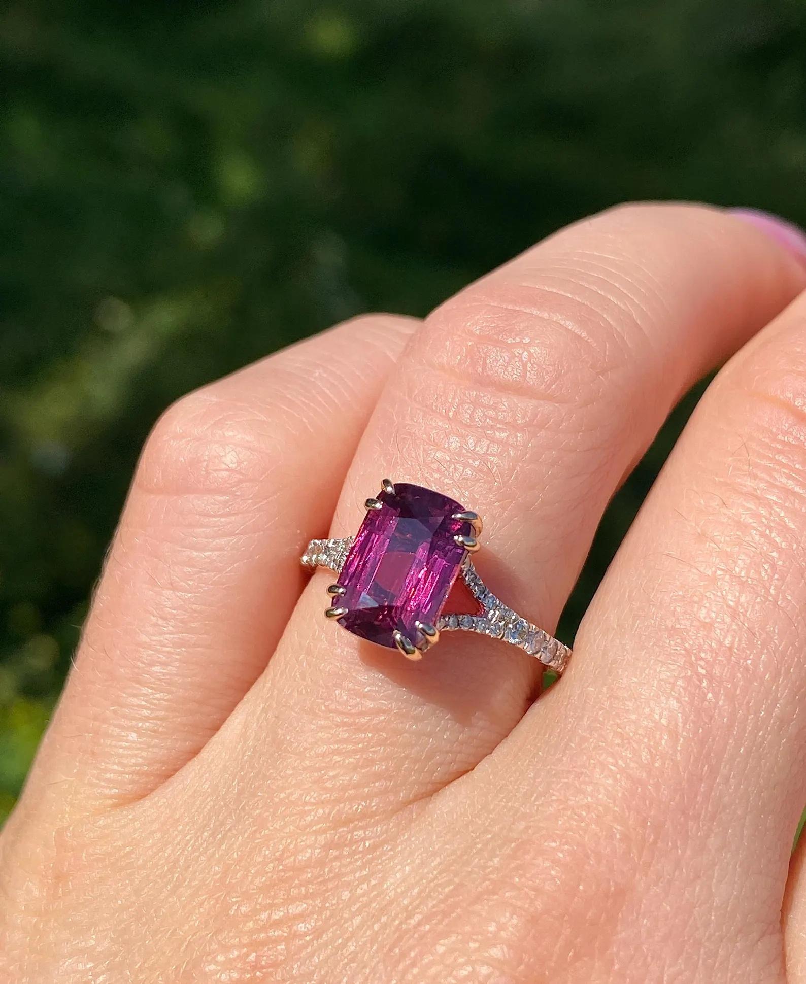 Bague en or rose massif 18 carats, Spinelle de Nature 4.05Ct., Diamants Pour femmes en vente