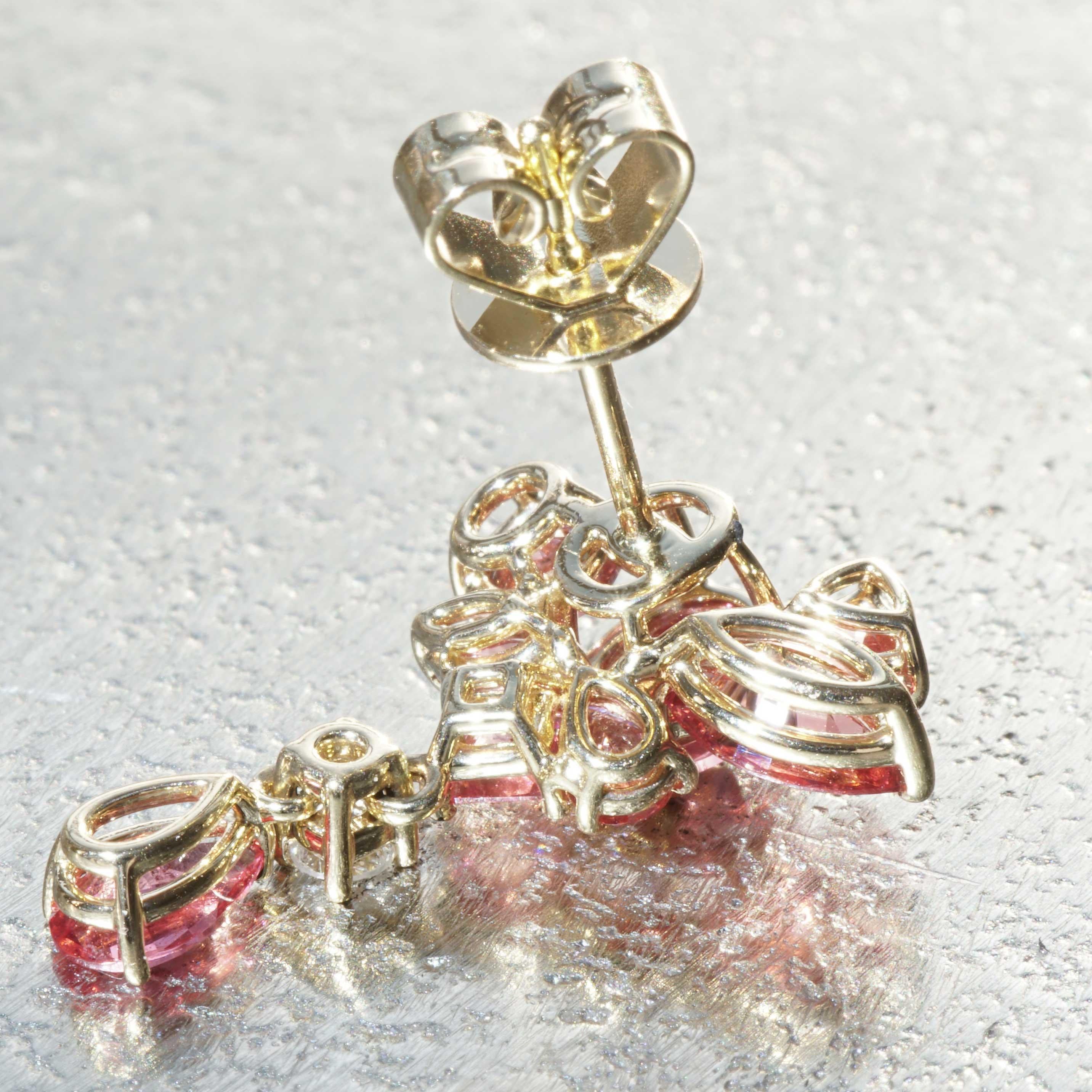 Ohrringe aus Mahaenge mit Spinell mit überwältigenden Farben 3,01 ct 0,11 ct, kunstvoll zusammengesetzt im Angebot 4