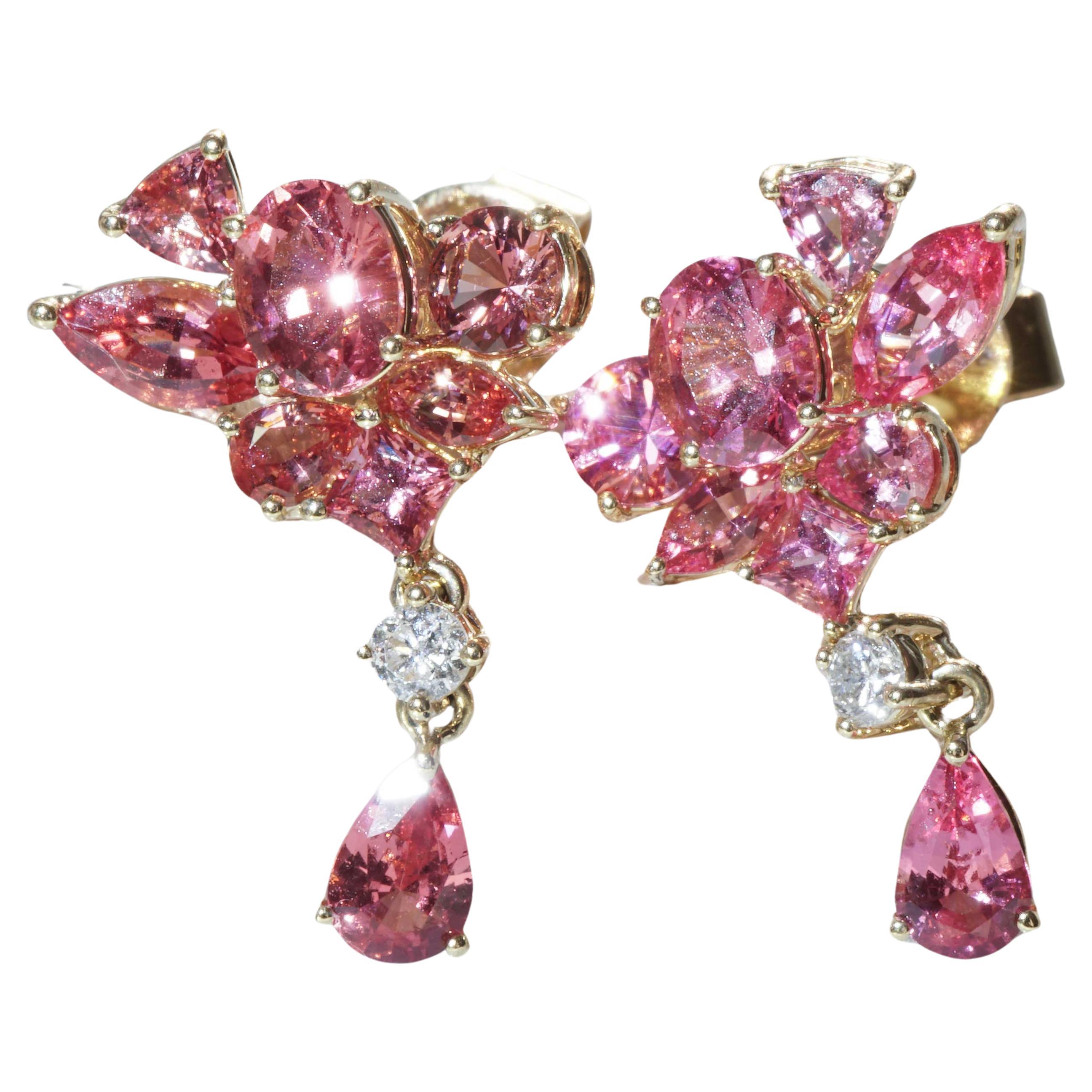 Mahenge Spinel Earrings overwhelming Colors 3.01 ct 0.11 ct artfully assembled For Sale
