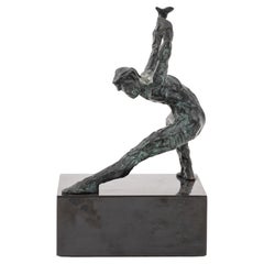 Maher, sculpture en bronze d'un nu dansant, signée