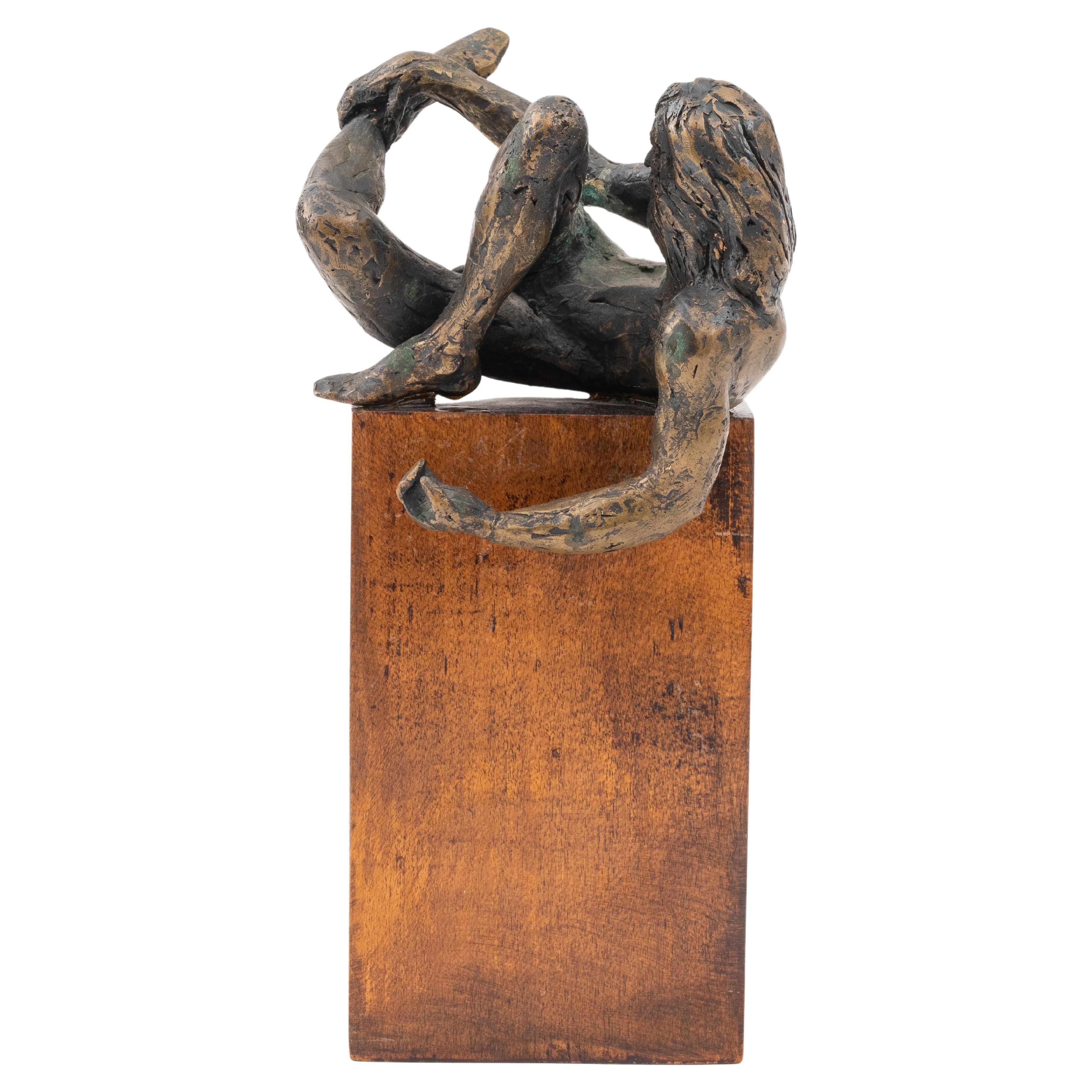 Der männliche Akt, Bronzeskulptur, unsigniert, auf Holzsockel befestigt