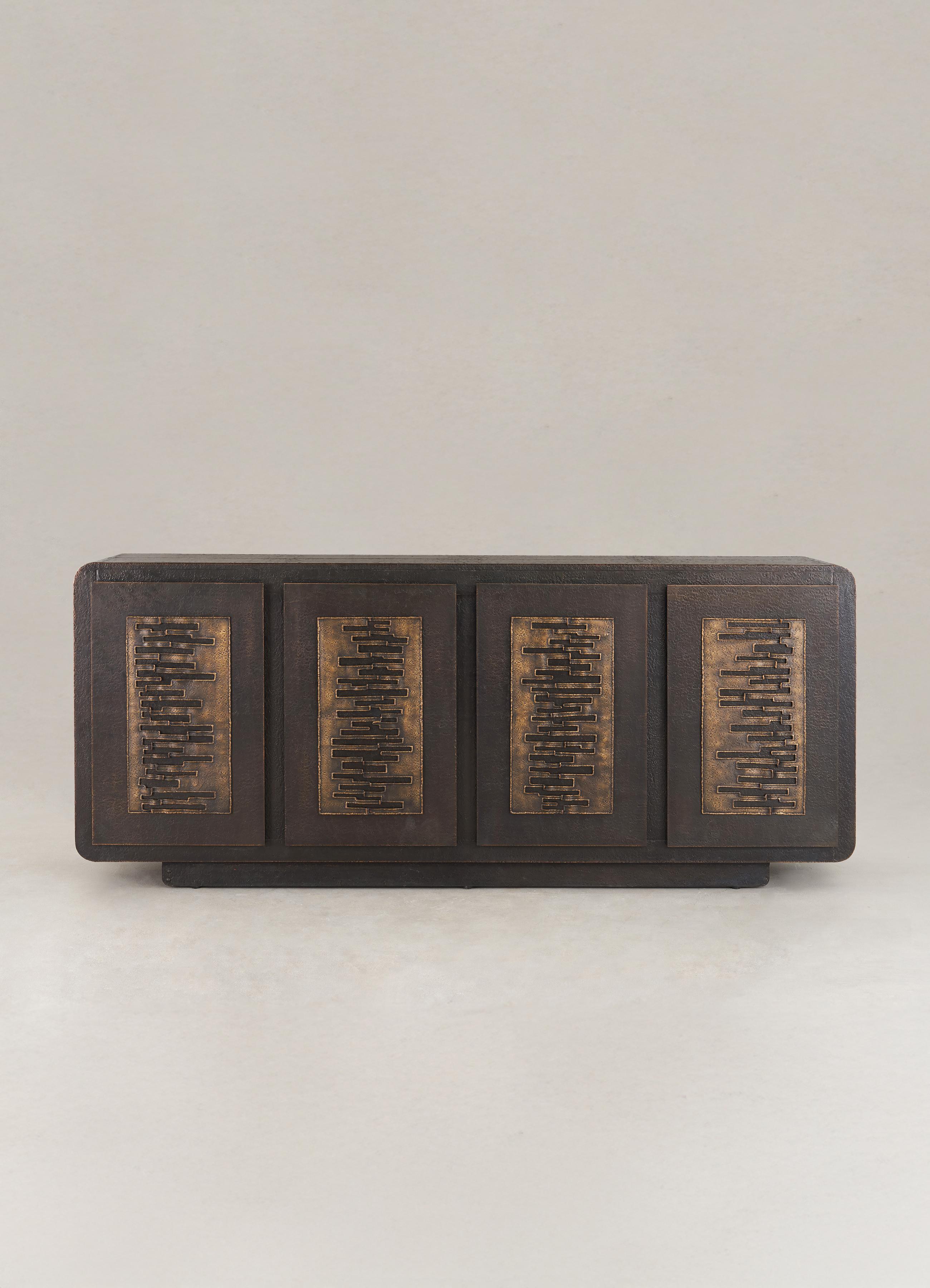 Maheshwar Cabinet in Brass, Viya by Vikram Goyal

Unfurling ceaselessly, India discovers its eternal muse in the realm of textiles. From the liquid silks of the South to the intricate brocades of the North, handwoven fabrics are artistically