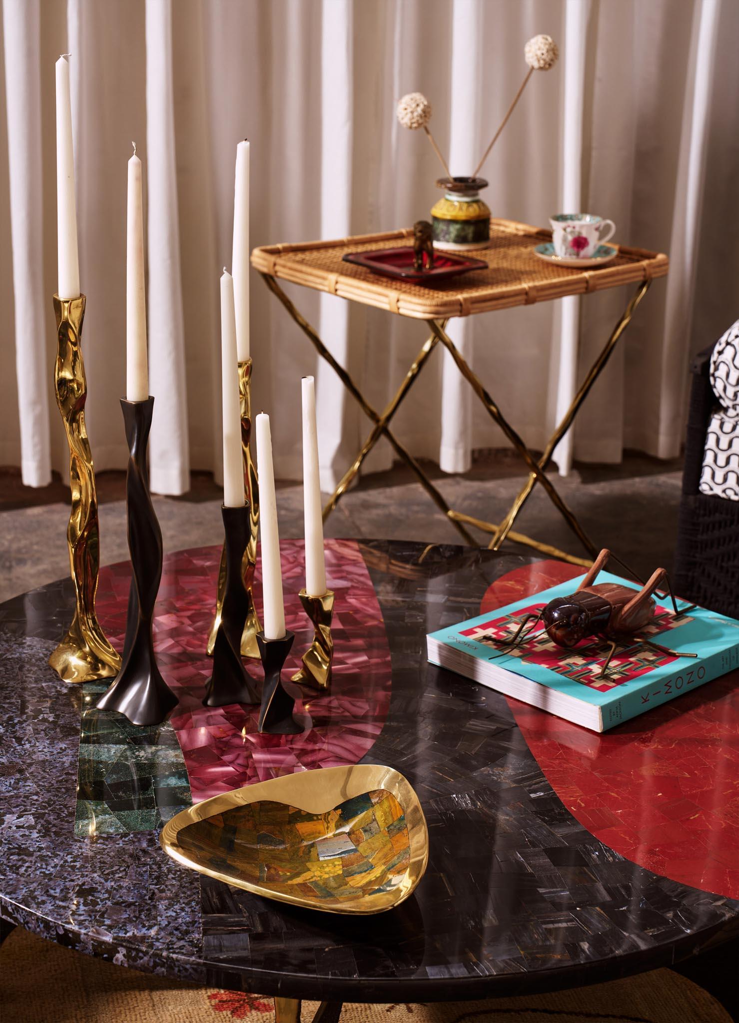Table basse Maheshwar avec plateau en superposition semi-précieuse, Viya de Vikram Goyal en vente 2