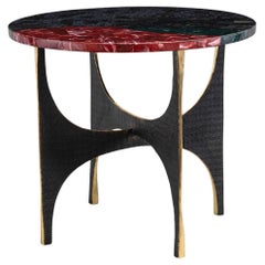 Table d'appoint Maheshwar avec plateau en superposition semi-précieuse Viya de Vikram Goyal