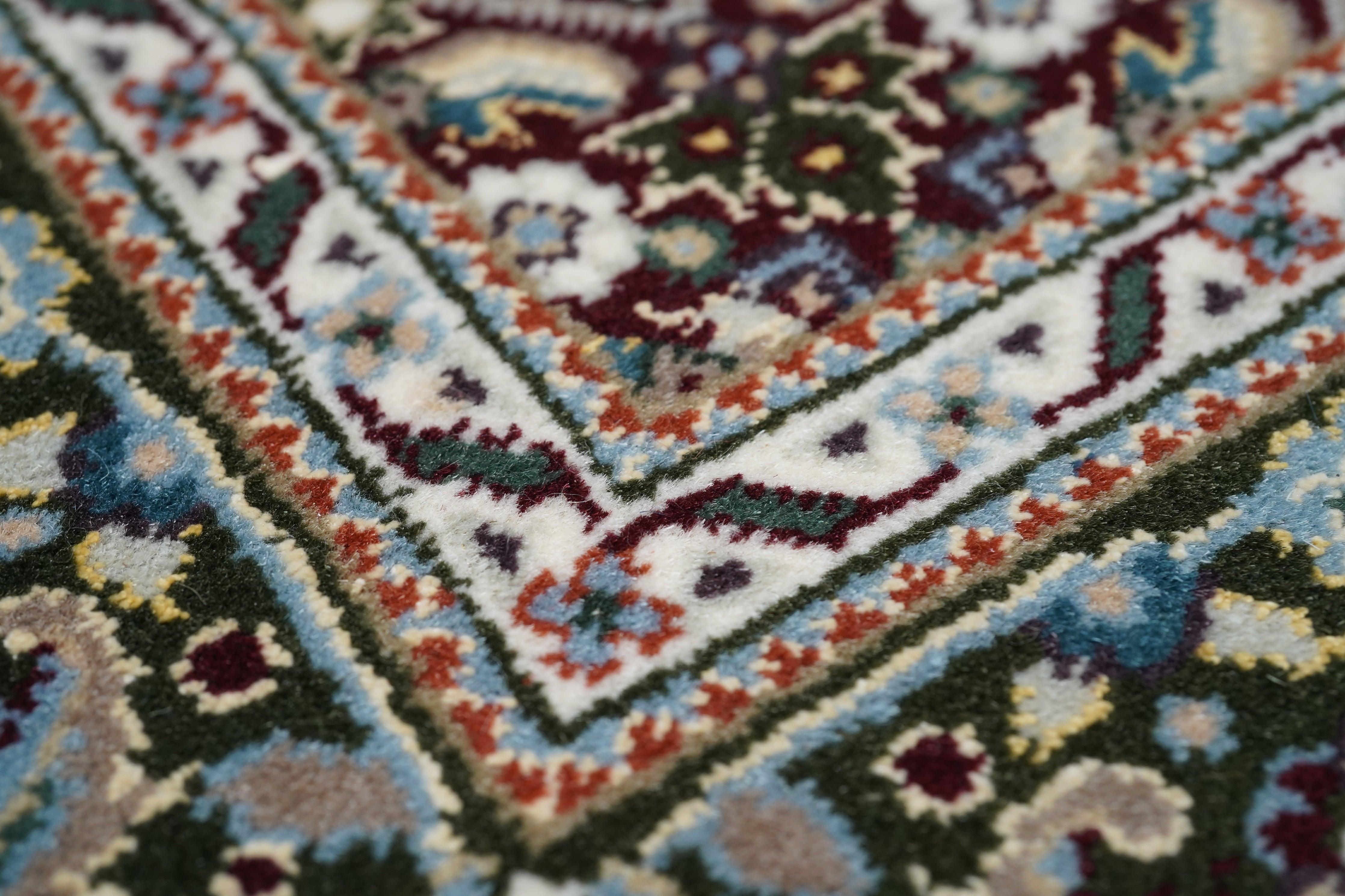Mahi Rug 3'9'' x 5'9'' For Sale 1