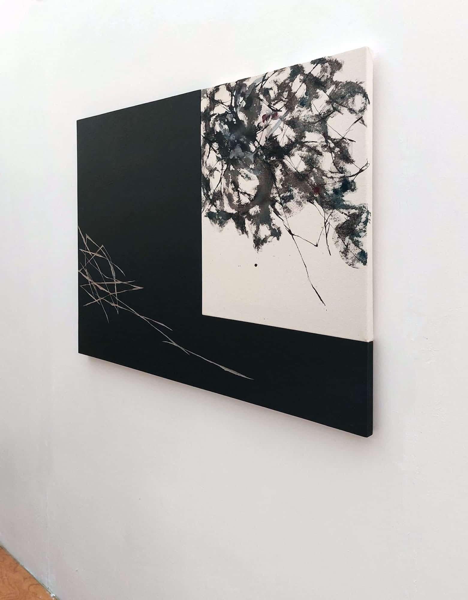 Ancestral sound #41 von Maho Maeda - Abstraktes Gemälde, Leinwand, Holz, Flora, Dunkelheit im Angebot 2