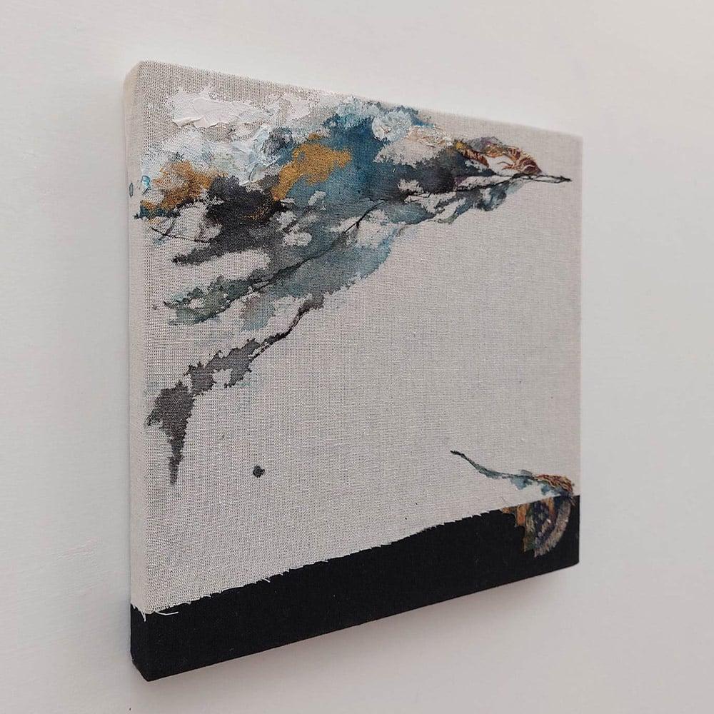 Remembrance #15 von Maho Maeda - Abstraktes Gemälde, Blumen, Textilien und Baumwolle im Angebot 2