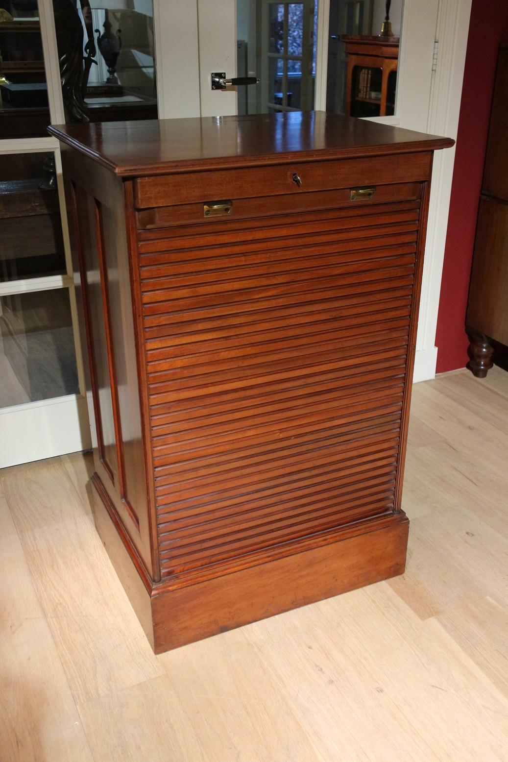 Mahogany 12-Drawer Filing Cabinet by Shannon Ltd. In Good Condition In Eindhoven, NL