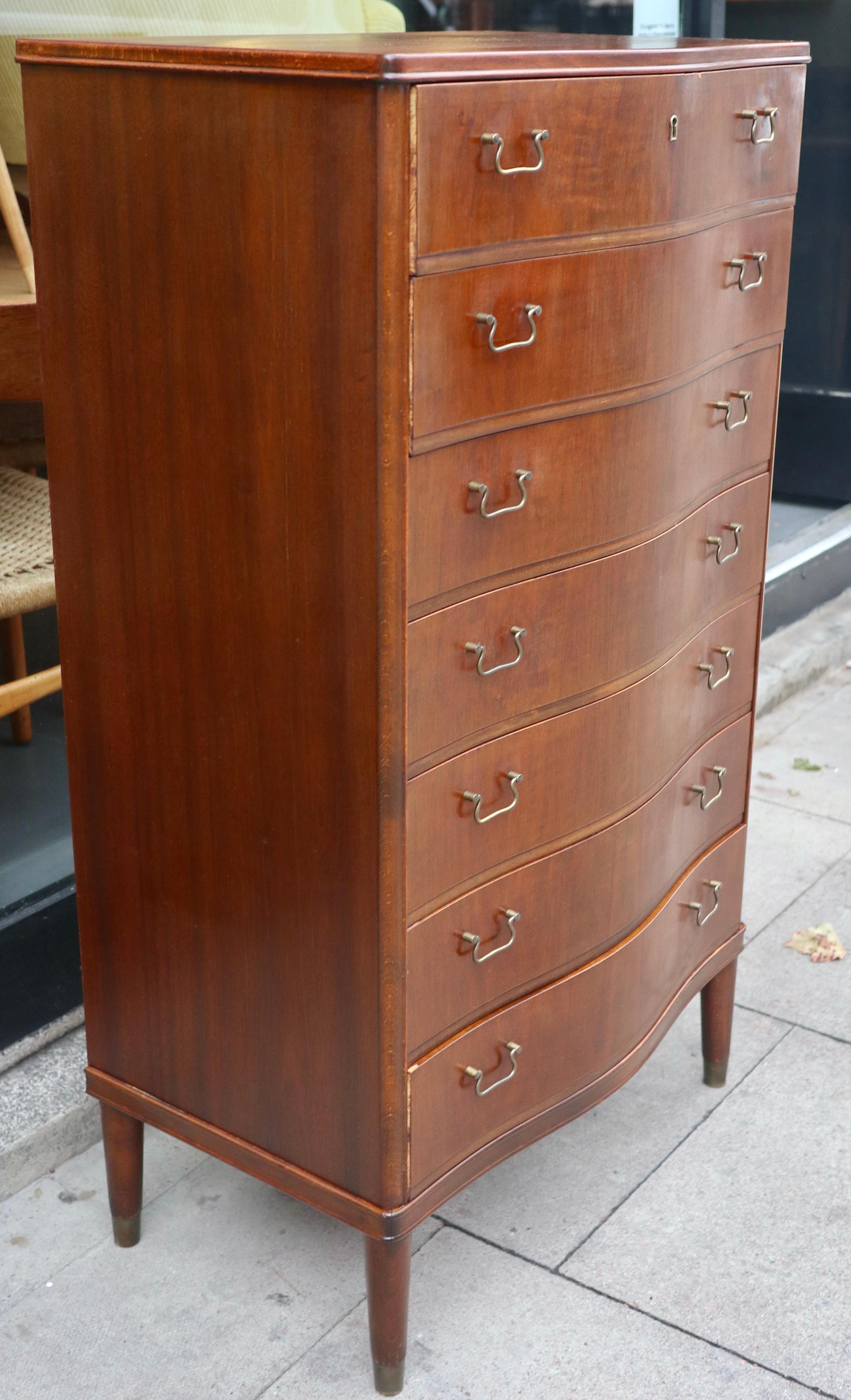 Mahogany 1950s English serpentine front 'tall boy' chest of drawers  For Sale 7