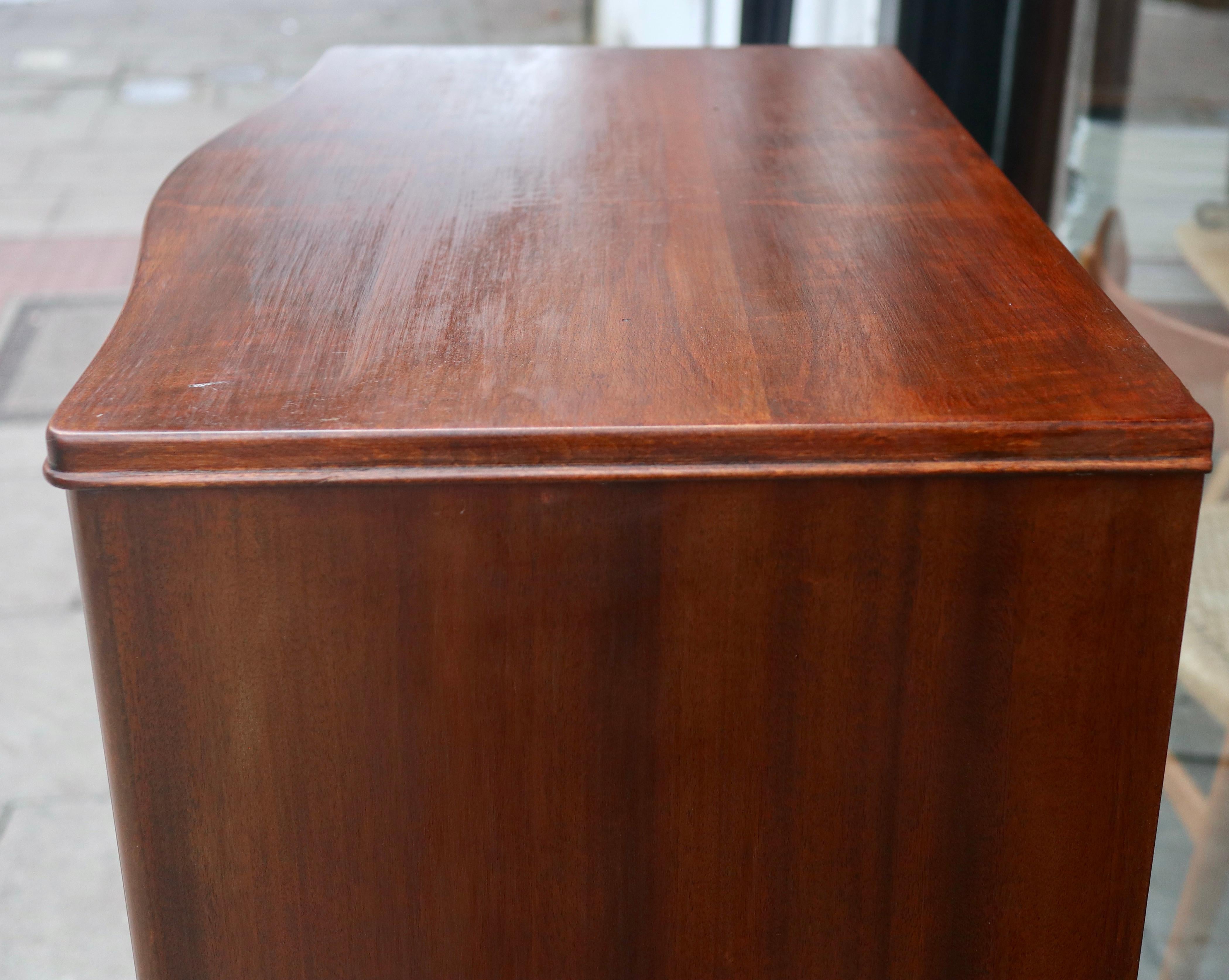 Mahogany 1950s English serpentine front 'tall boy' chest of drawers  In Fair Condition For Sale In London, GB