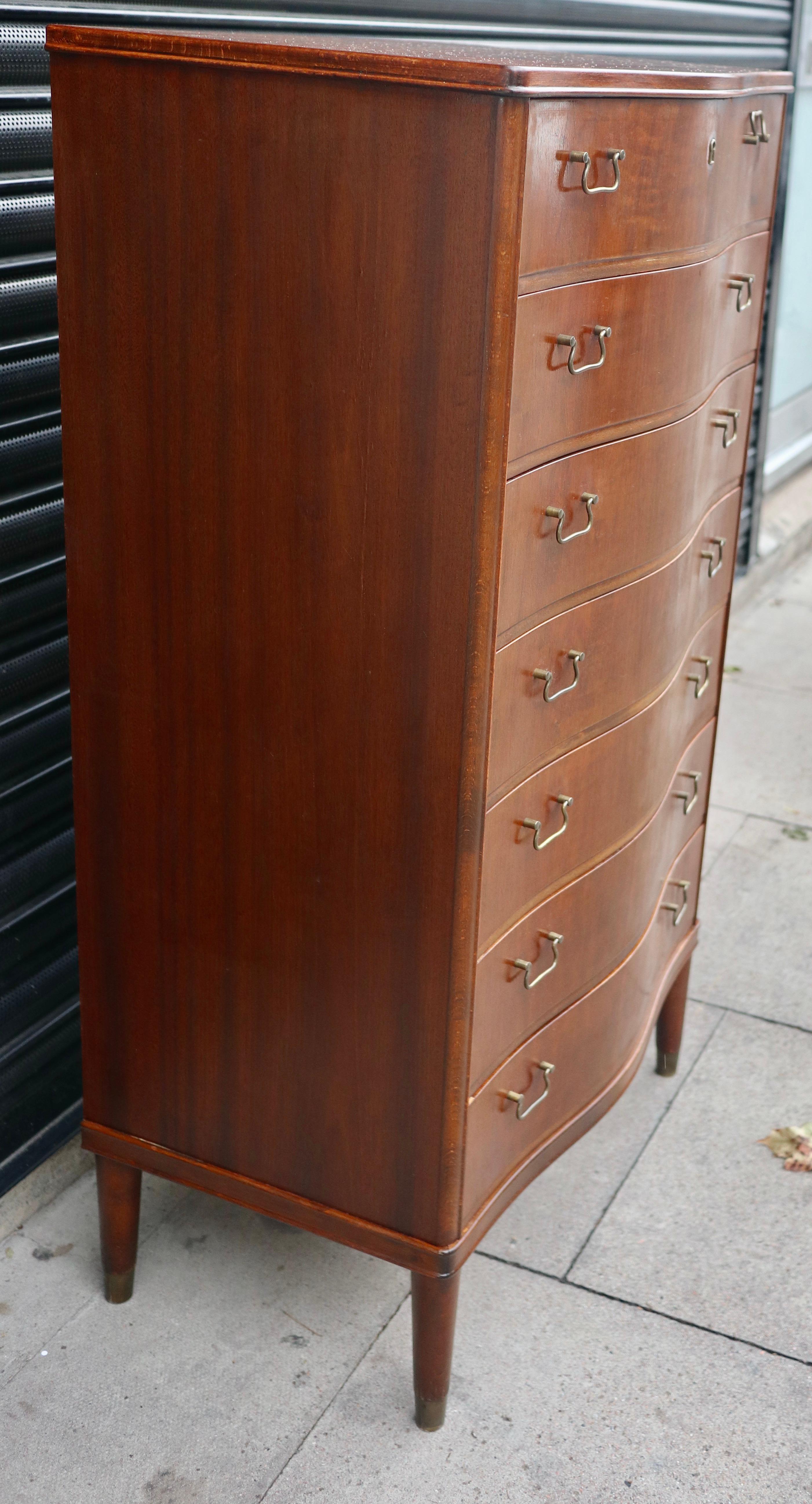 Mahogany 1950s English serpentine front 'tall boy' chest of drawers  For Sale 3
