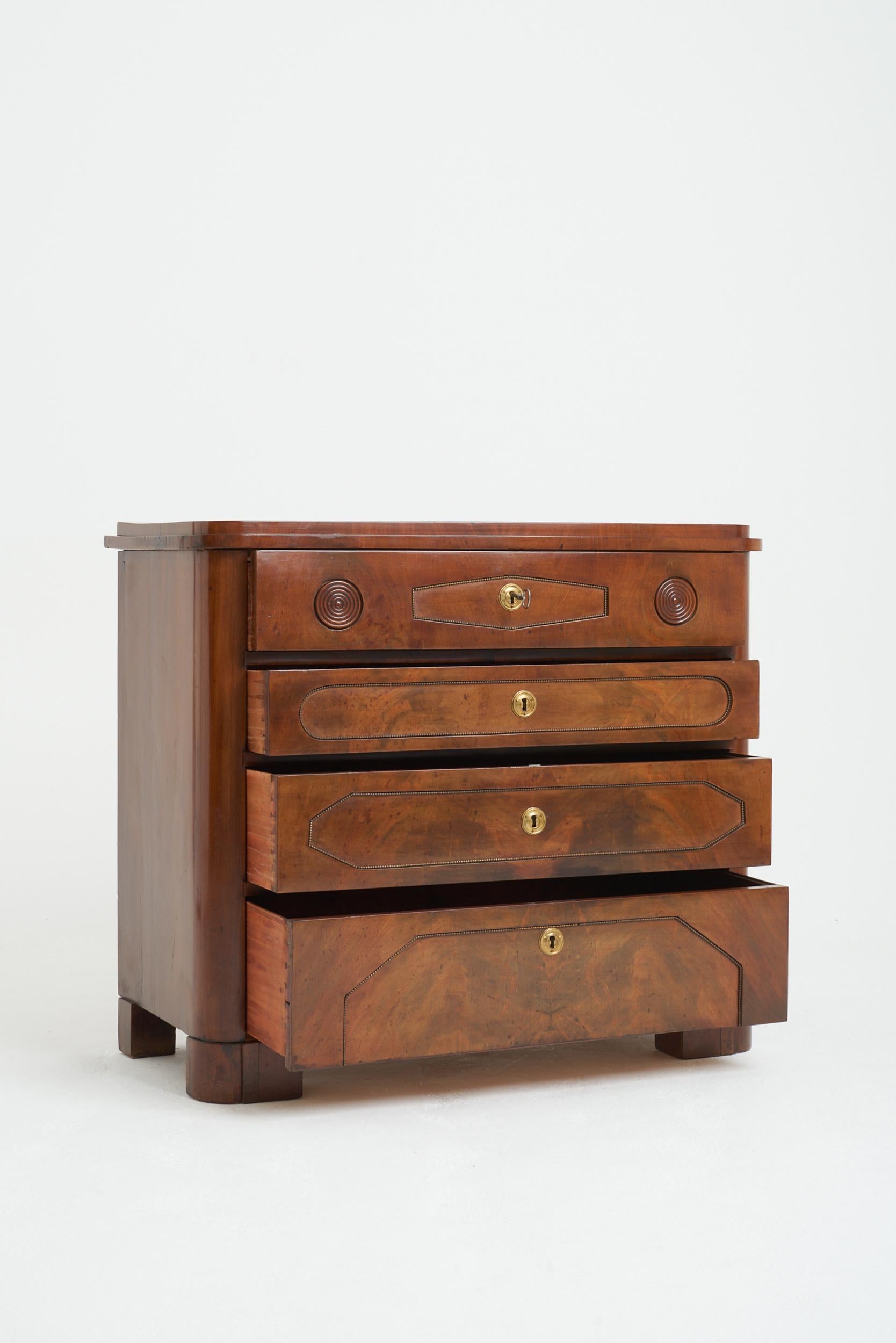 Mahogany 19th Century Chest of Drawers In Good Condition In London, GB