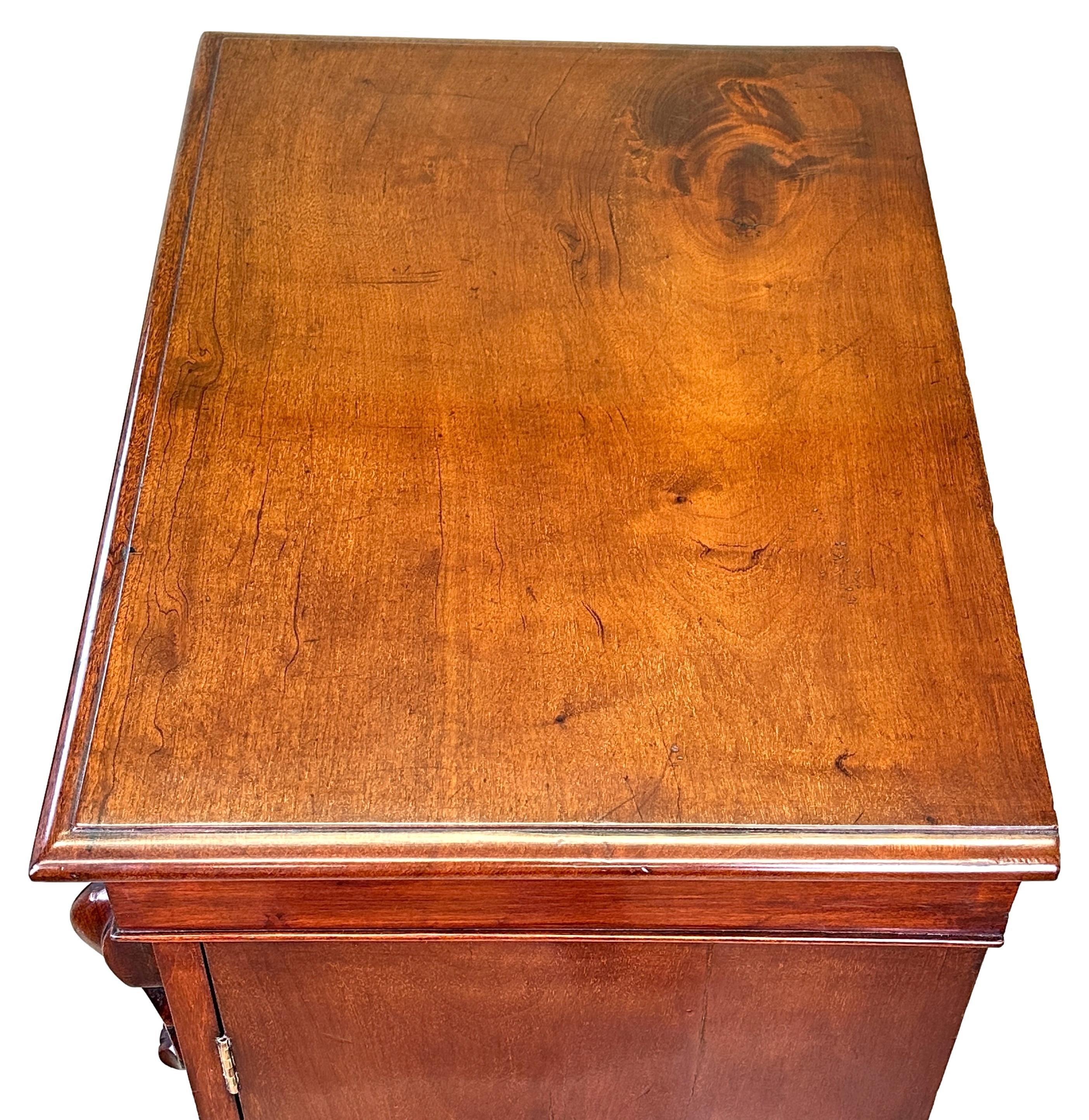 Victorian Mahogany 19th Century Wellington Chest Of Drawers For Sale