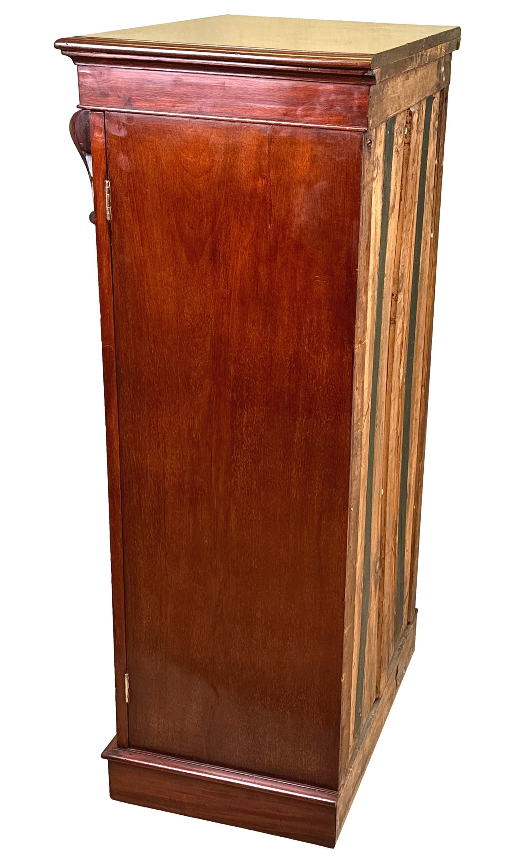 Mahagoni 19. Jahrhundert Wellington Kommode von Schubladen im Angebot 2