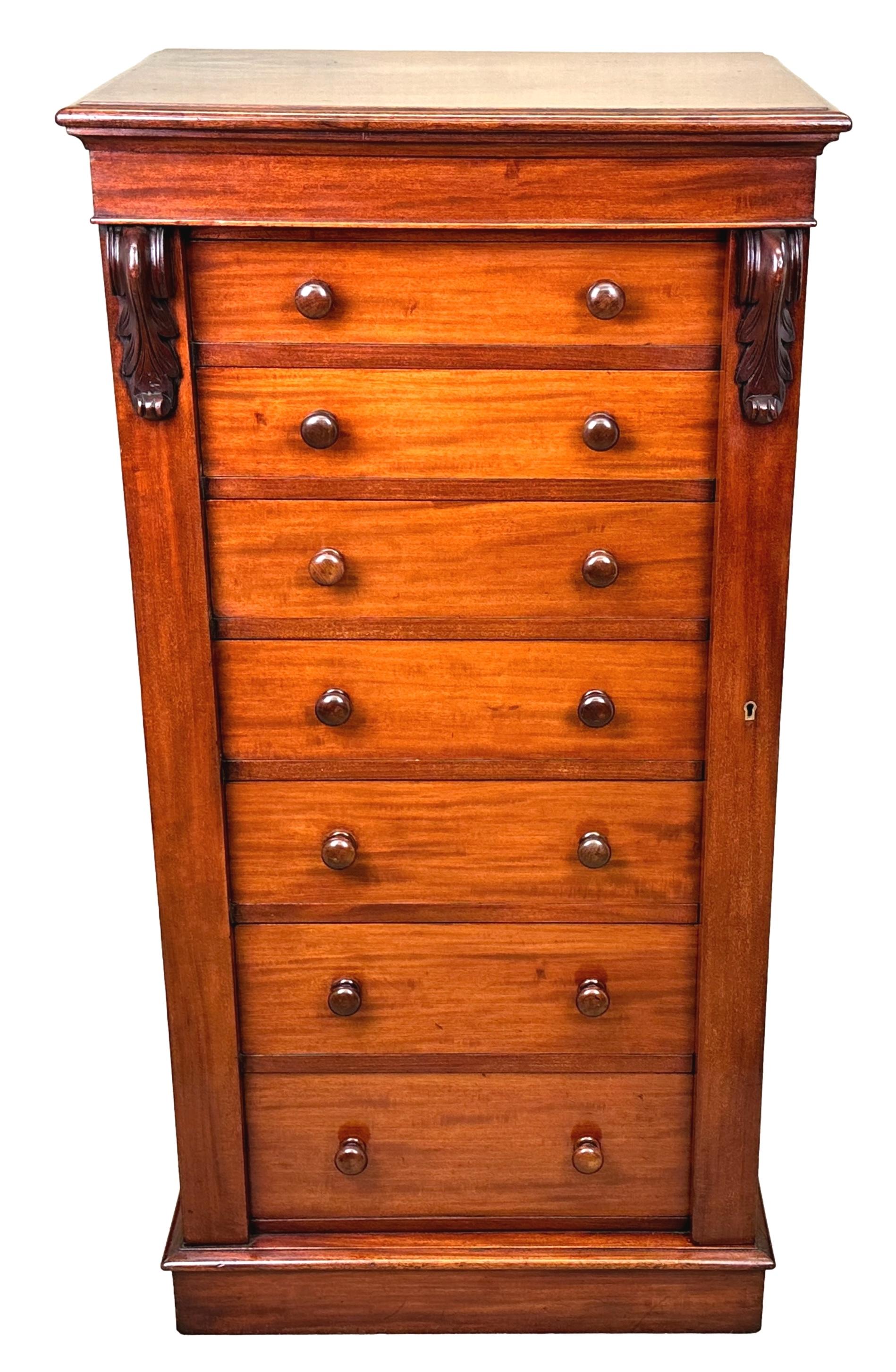 Mahogany 19th Century Wellington Chest Of Drawers For Sale 4