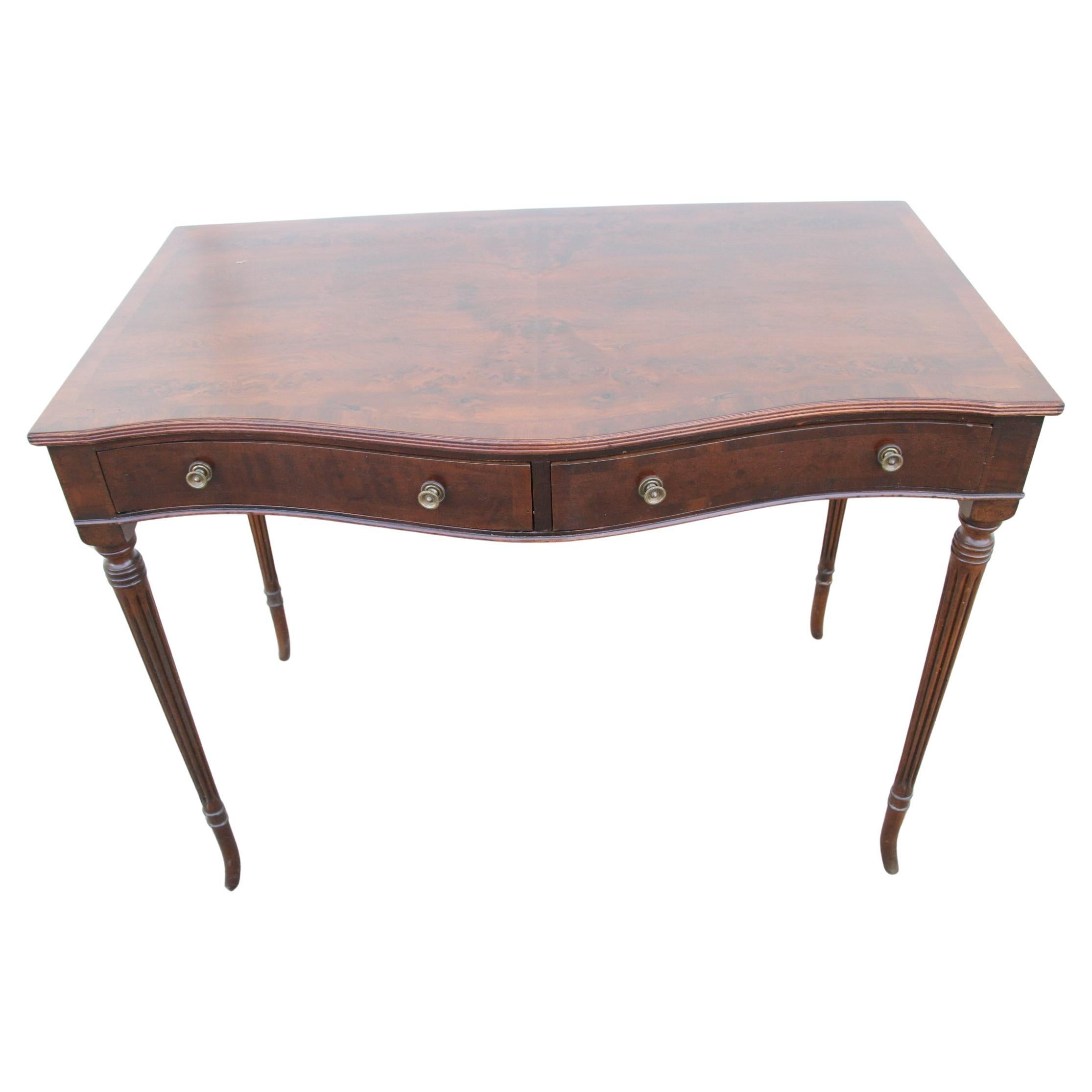 Mesa de escritorio de 2 cajones de nogal con tablero de nogal burl