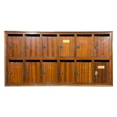 Buzón de caoba de los años 50
