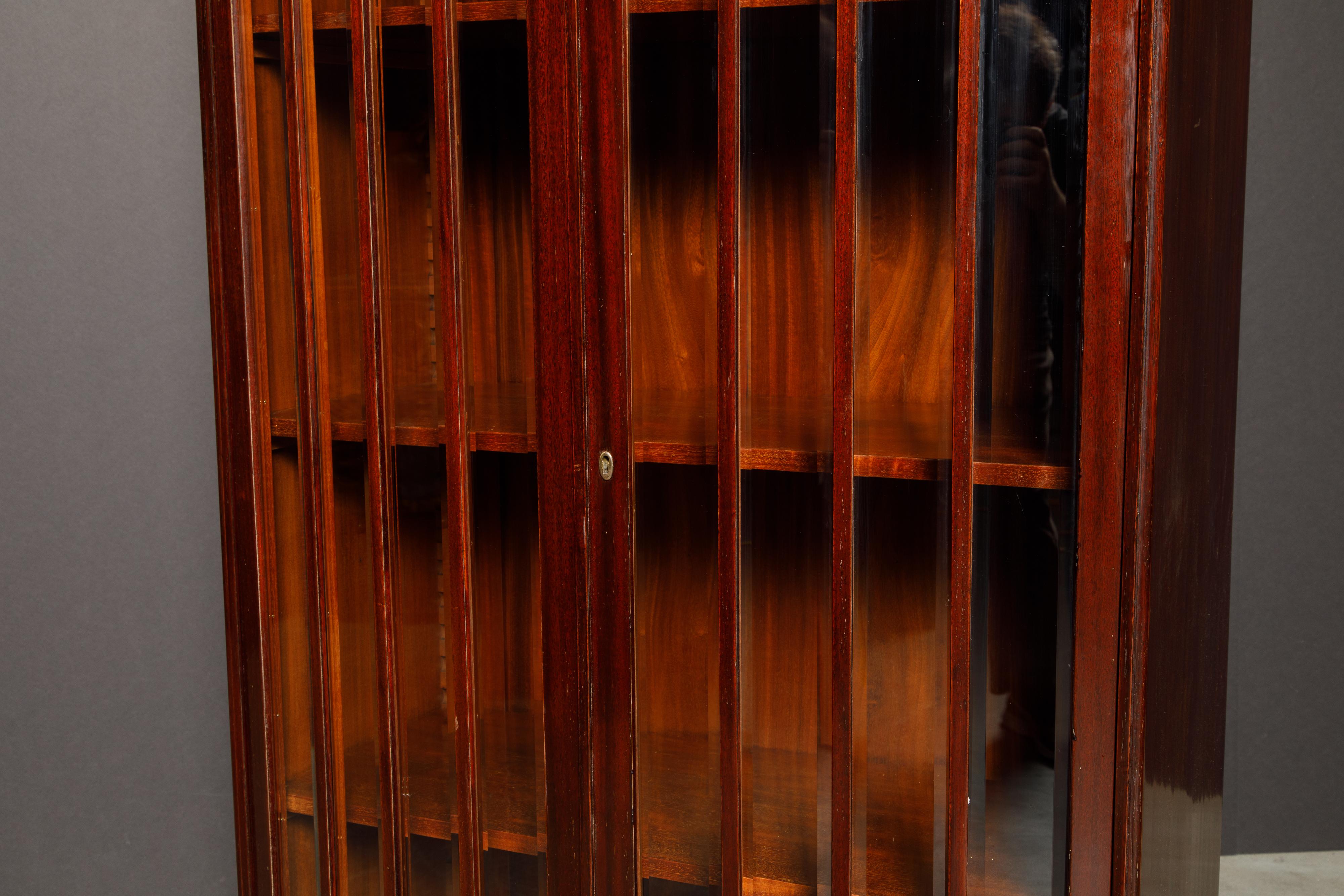 Mahogany and Beveled Glass Bowfront Vitrine Display Cabinet, circa 1930's For Sale 4