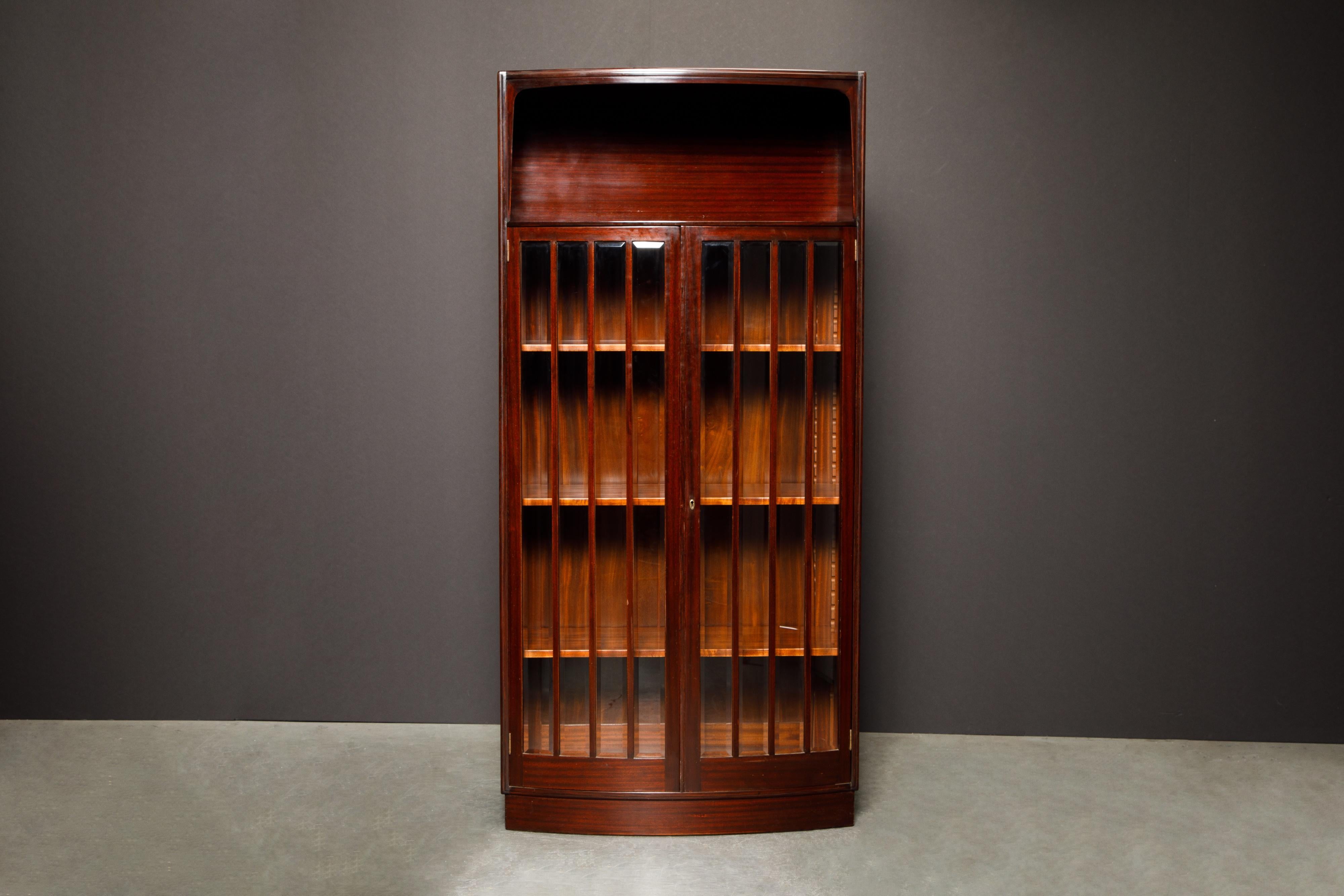 Unknown Mahogany and Beveled Glass Bowfront Vitrine Display Cabinet, circa 1930's For Sale