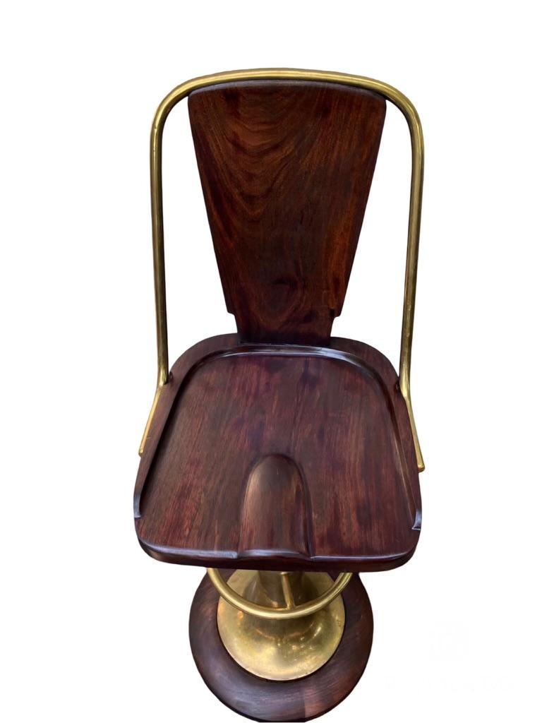 Tabouret de bar chaise de capitaine en acajou et laiton Bon état - En vente à New York, NY