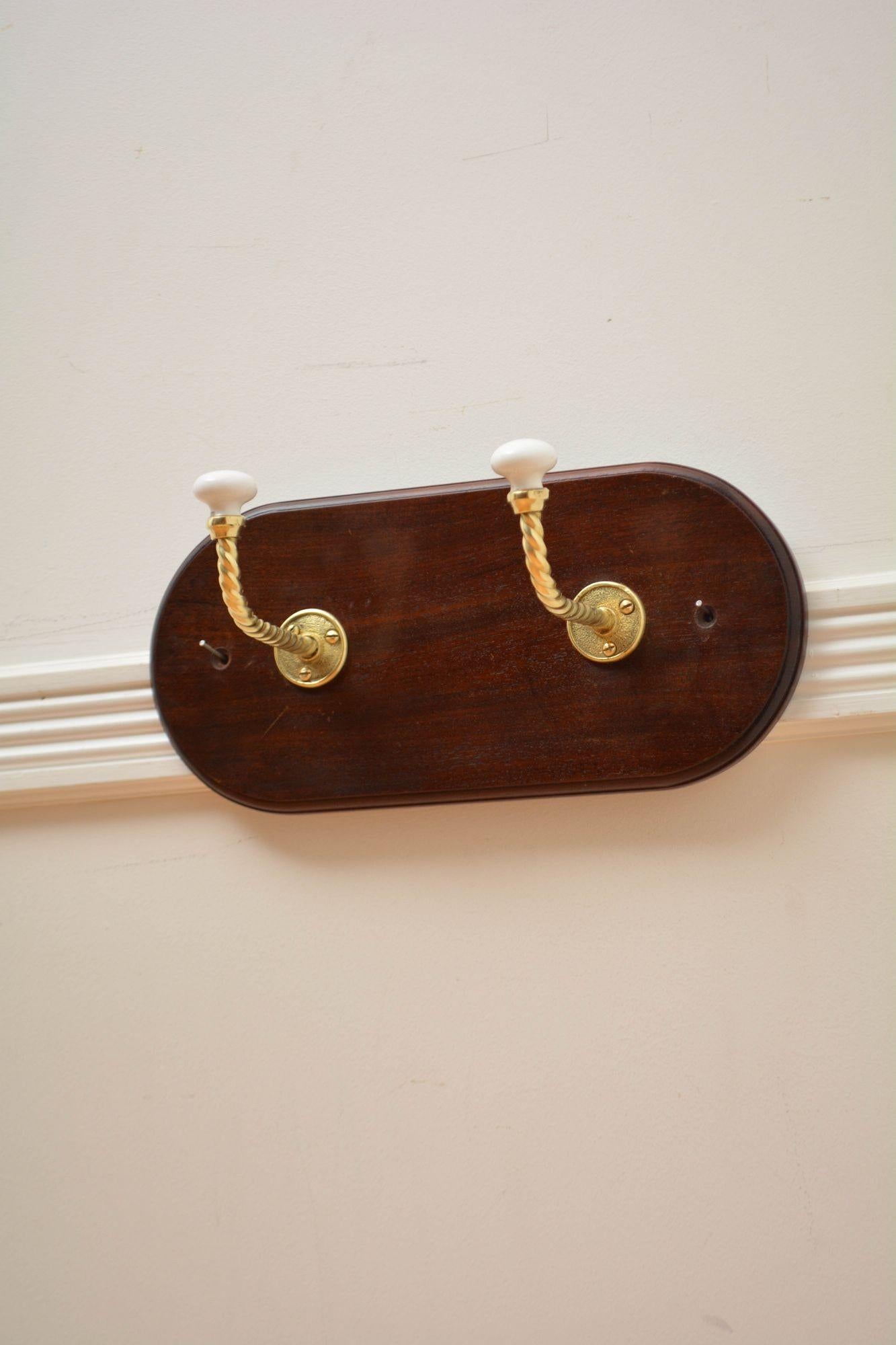 Mahogany and Brass Coat rack Coat Hooks In Good Condition For Sale In Whaley Bridge, GB